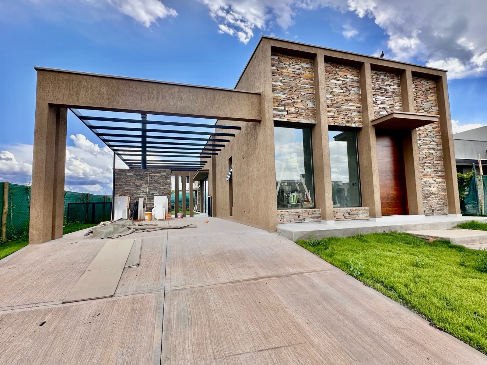 Pool, 3 bedrooms, 3 bathrooms, 1 story