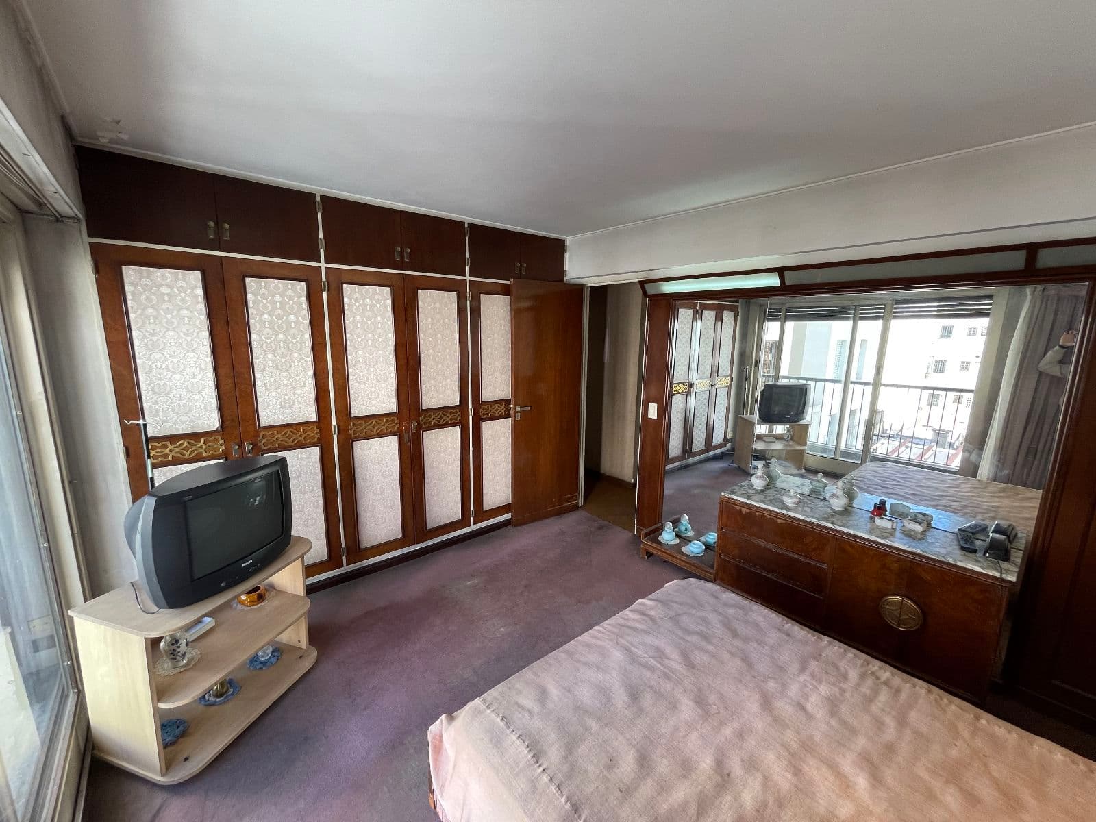 6-Room Apartment for Sale in Recoleta with Maid's Quarters and Garage