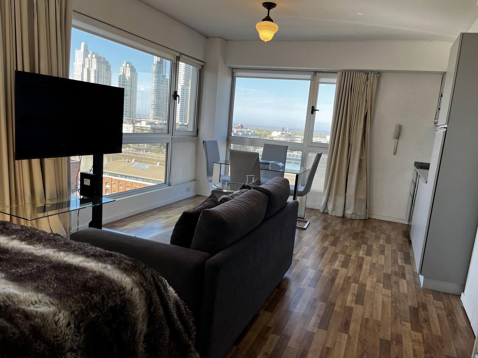 Studio apartment for rent in Quartier Madero with a parking space!!! Amenities!!