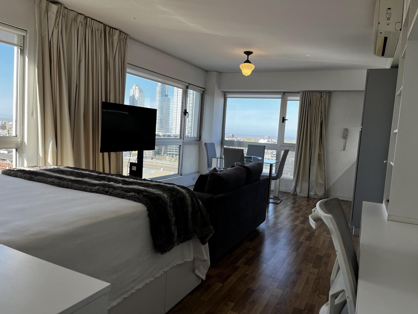 Studio apartment for rent in Quartier Madero with a parking space!!! Amenities!!