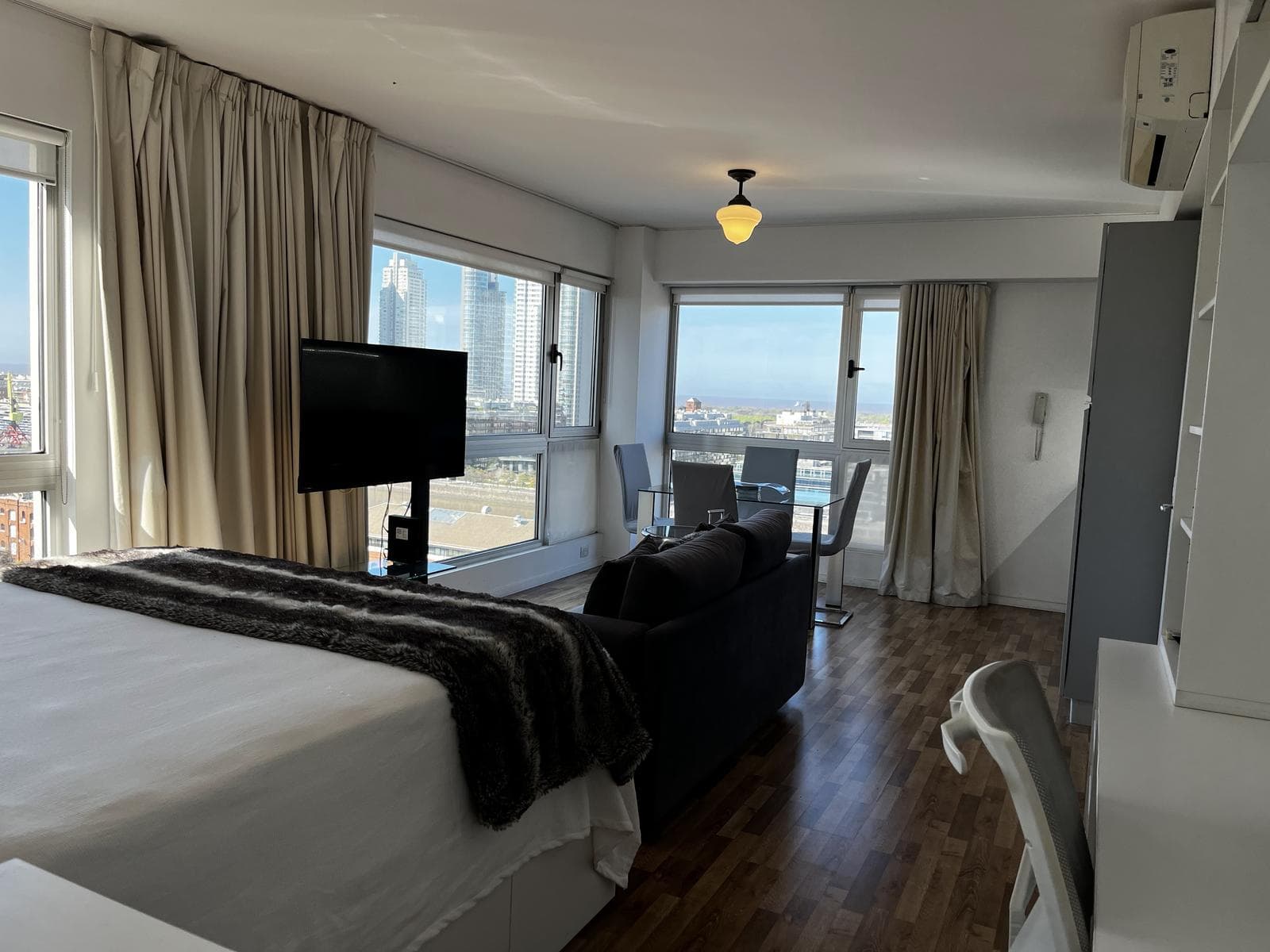 Studio apartment for rent in Quartier Madero with a parking space!!! Amenities!!
