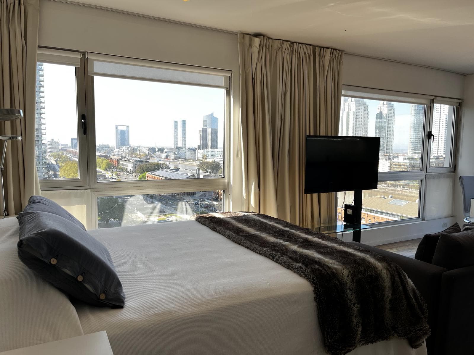 Studio apartment for rent in Quartier Madero with a parking space!!! Amenities!!
