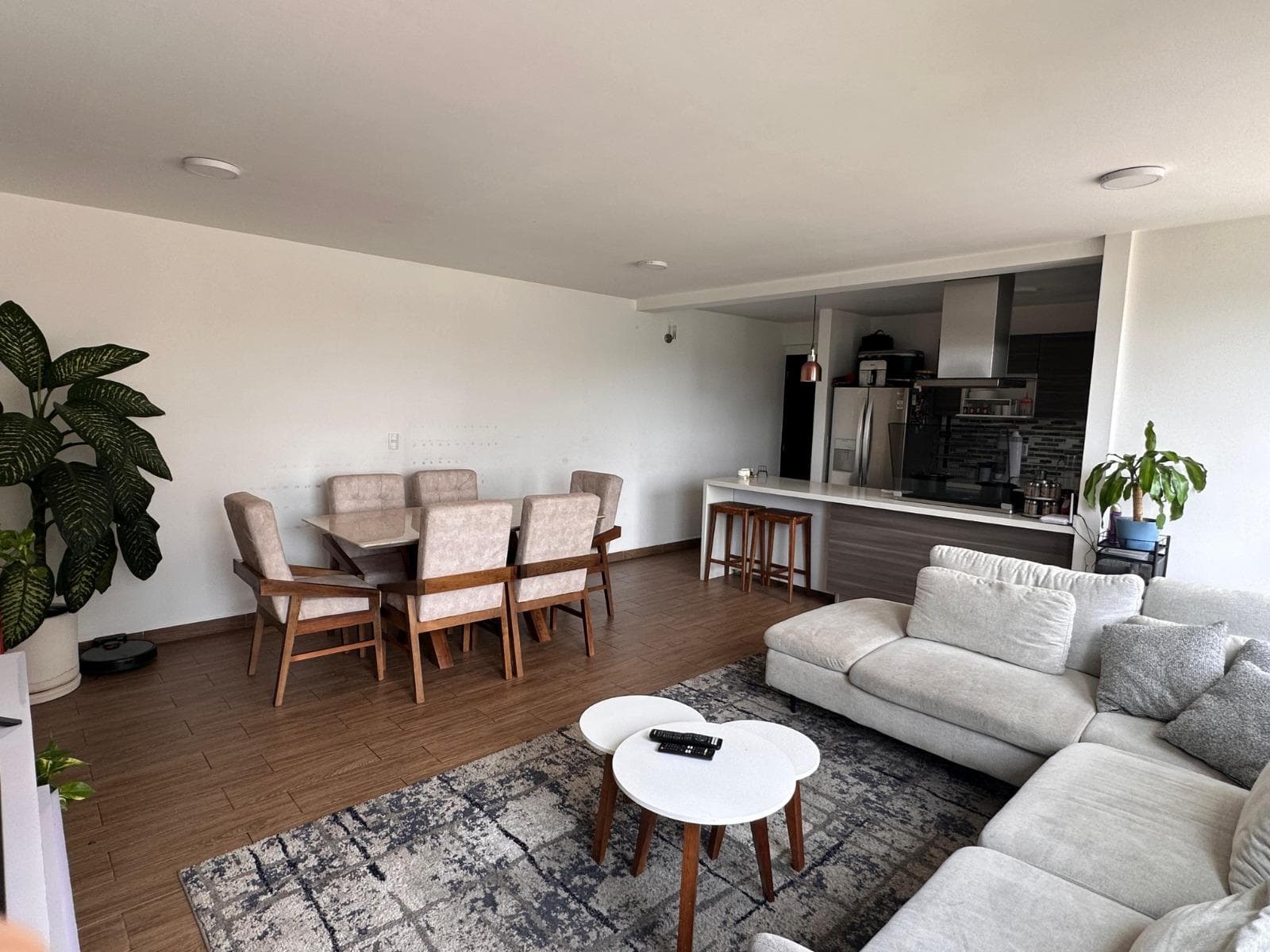 Apartment for Sale in the Toreo Residential Complex on Ingenieros Militares Avenue