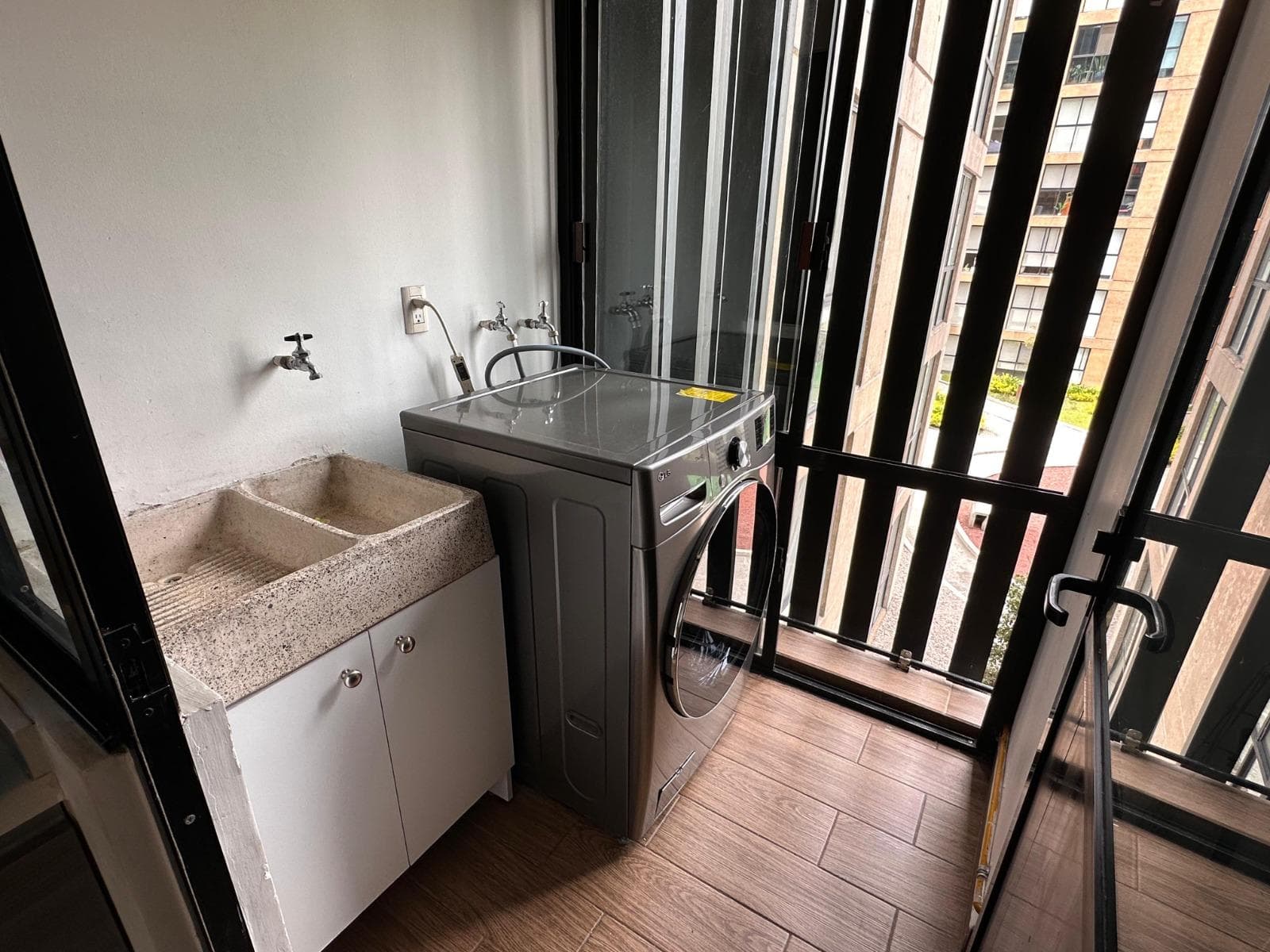Apartment for Sale in the Toreo Residential Complex on Ingenieros Militares Avenue