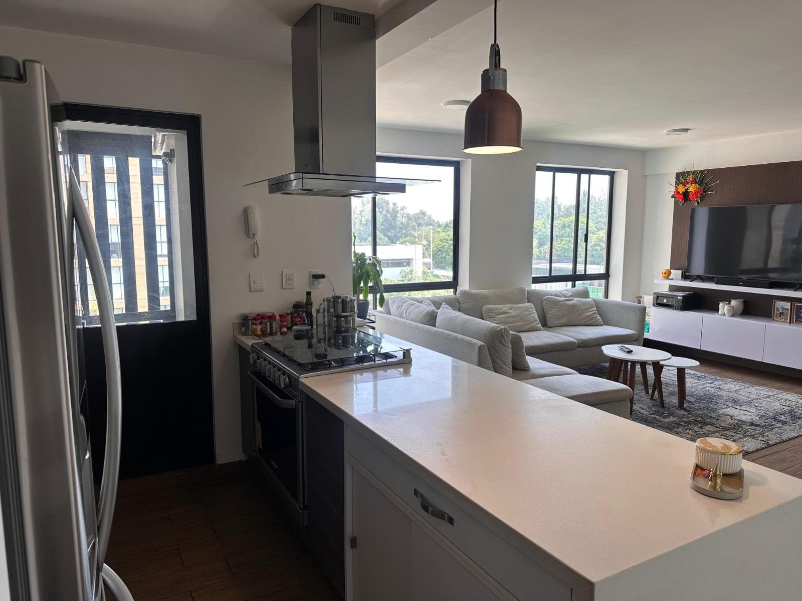 Apartment for Sale in the Toreo Residential Complex on Ingenieros Militares Avenue