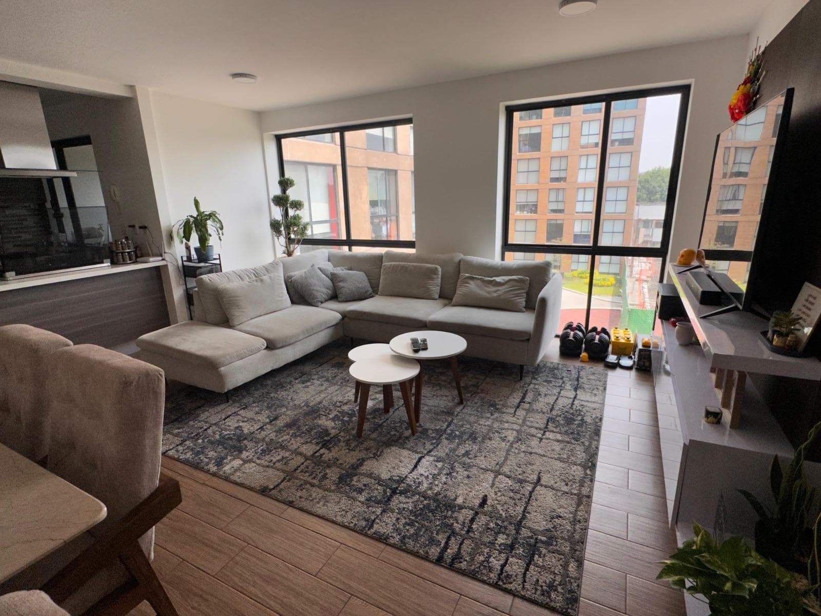 Apartment for Sale in the Toreo Residential Complex on Ingenieros Militares Avenue