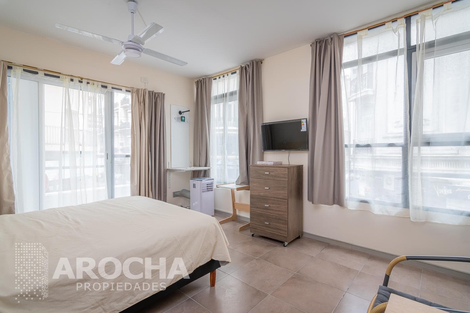 A furnished apartment. Annual lease