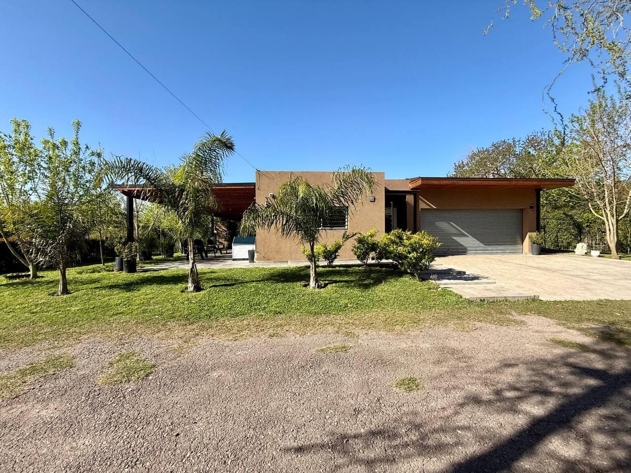 HOUSE FOR SALE - 5-BEDROOM COUNTRY HOME WITH POOL AND CABIN IN ABASTO