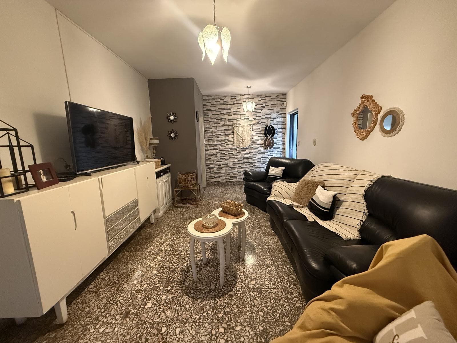 5-room house for sale with a pool in Haedo Norte