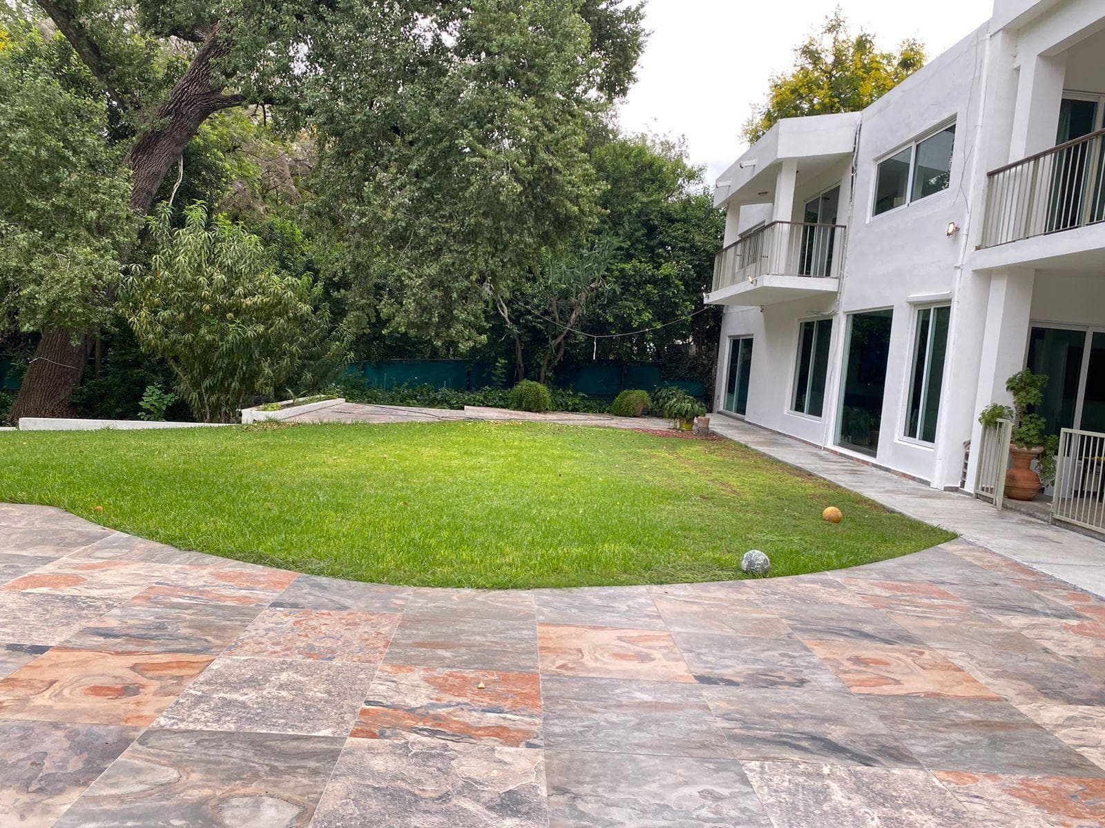 HOUSE FOR RENT IN YERBANIZ ON THE NATIONAL HIGHWAY