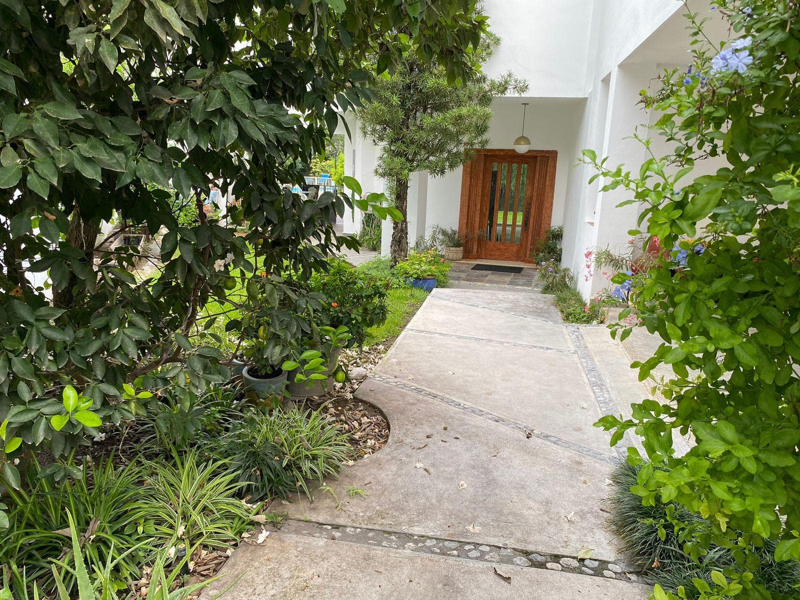 HOUSE FOR RENT IN YERBANIZ ON THE NATIONAL HIGHWAY