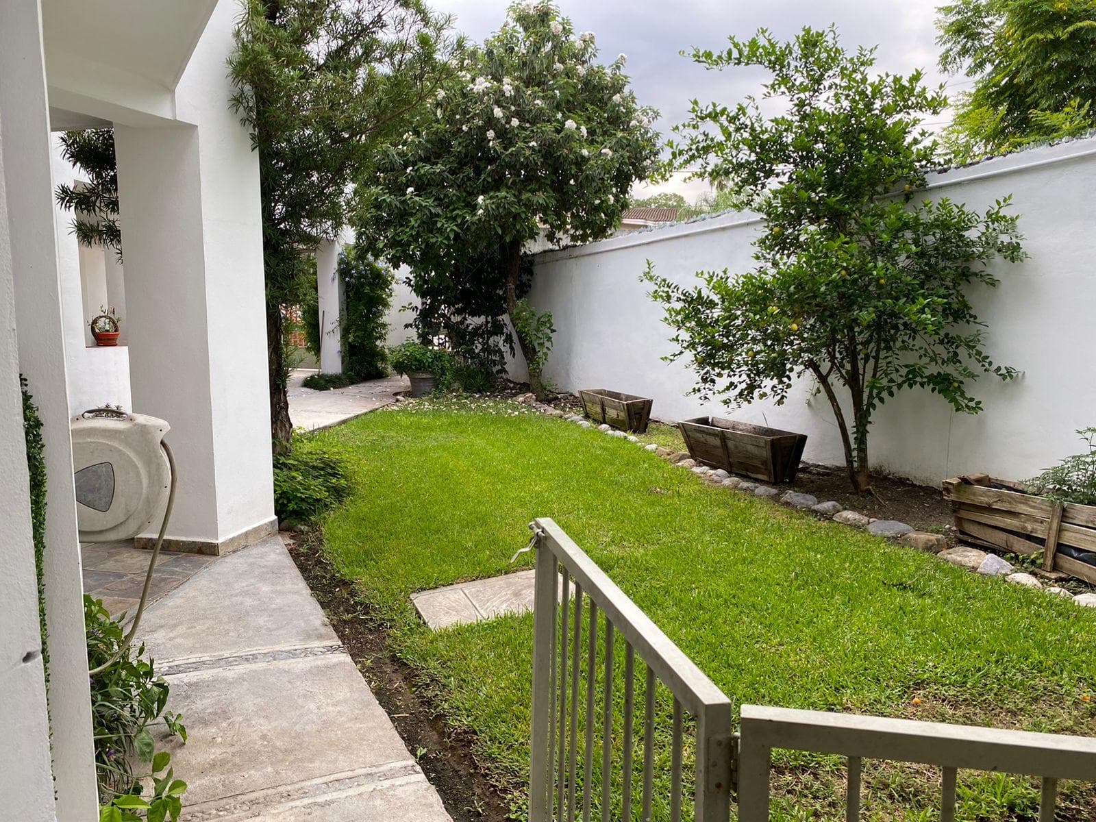 HOUSE FOR RENT IN YERBANIZ ON THE NATIONAL HIGHWAY