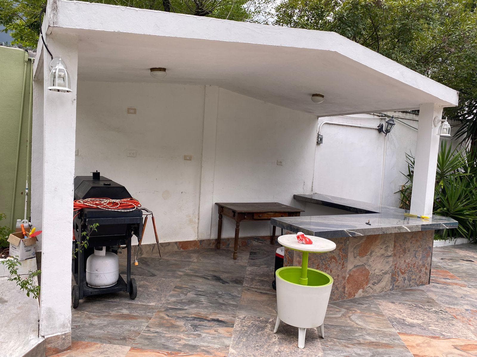 HOUSE FOR RENT IN YERBANIZ ON THE NATIONAL HIGHWAY