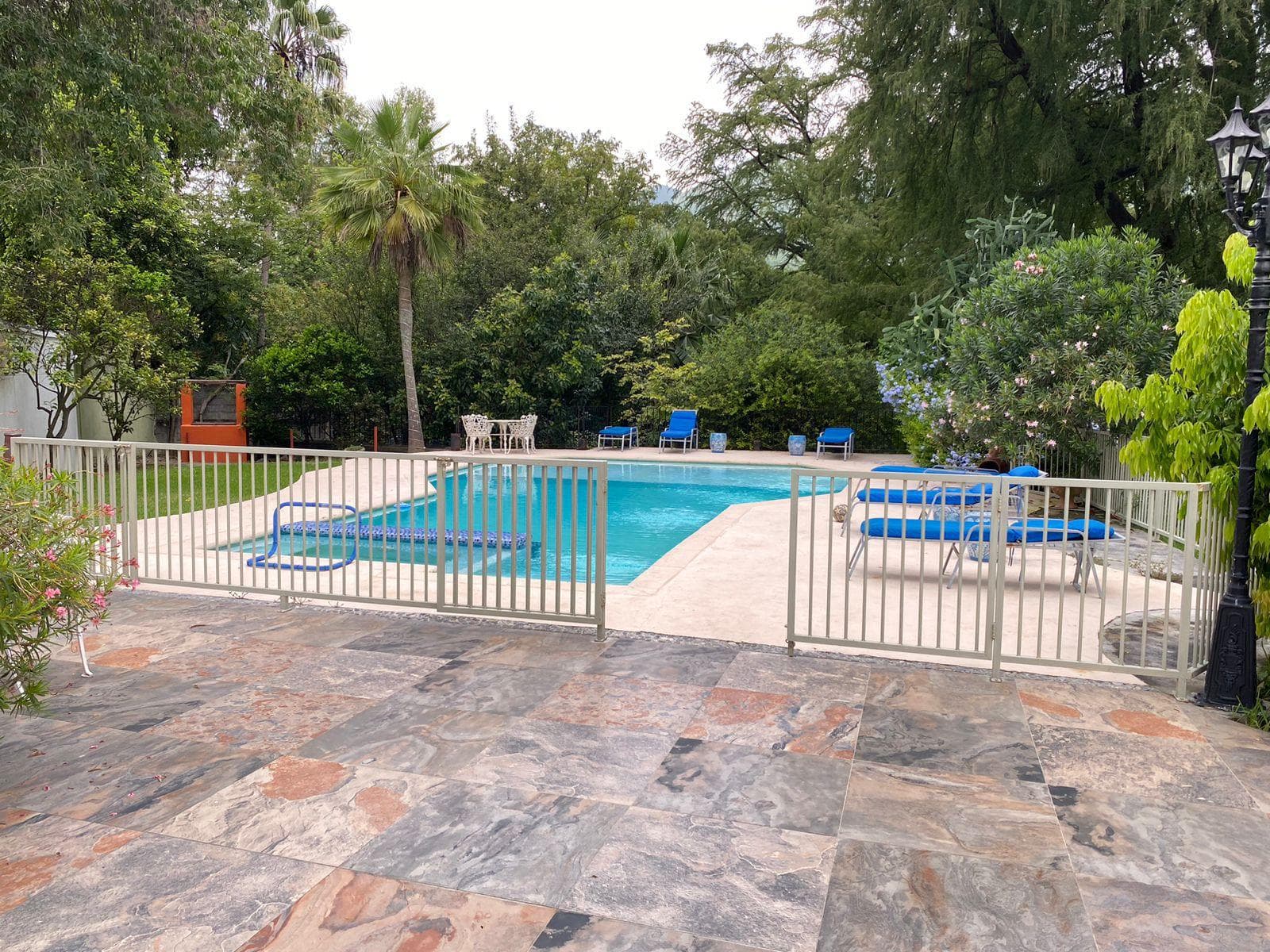 HOUSE FOR RENT IN YERBANIZ ON THE NATIONAL HIGHWAY