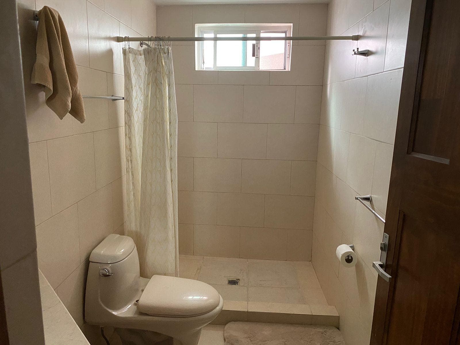 HOUSE FOR RENT IN YERBANIZ ON THE NATIONAL HIGHWAY