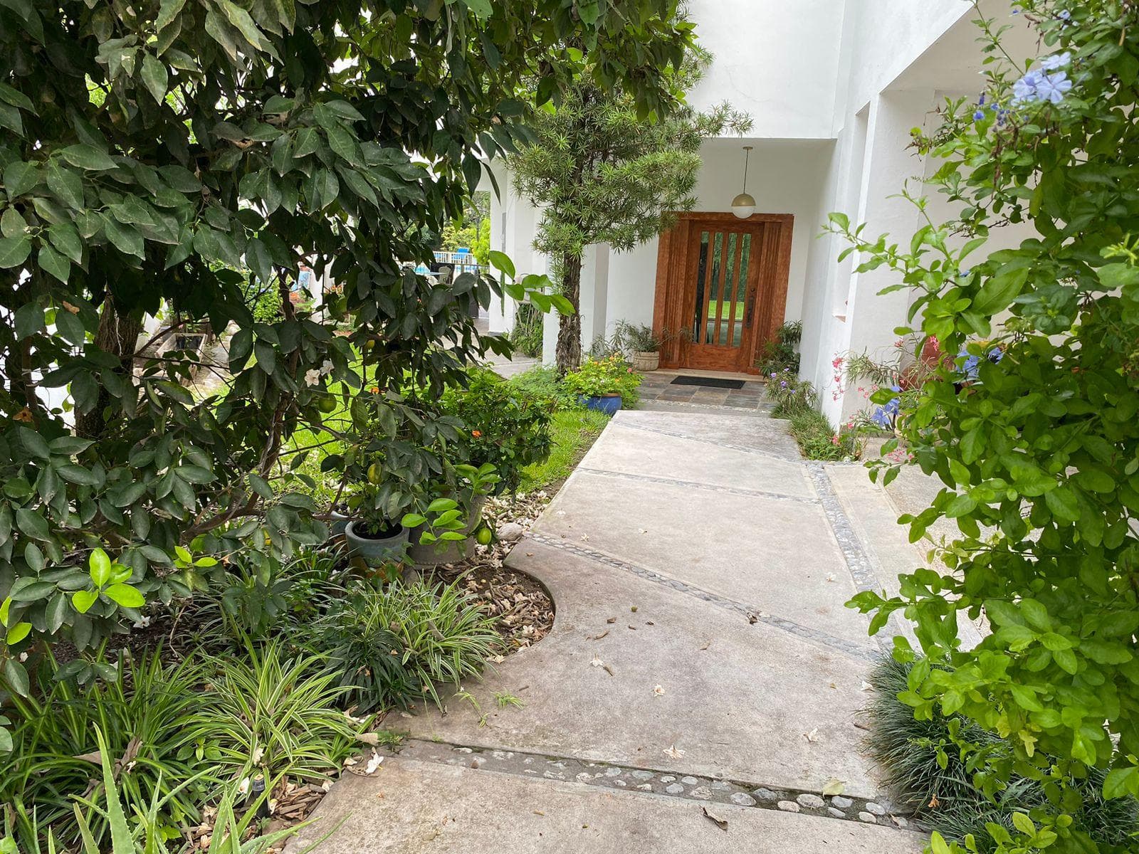 HOUSE FOR RENT IN YERBANIZ ON THE NATIONAL HIGHWAY