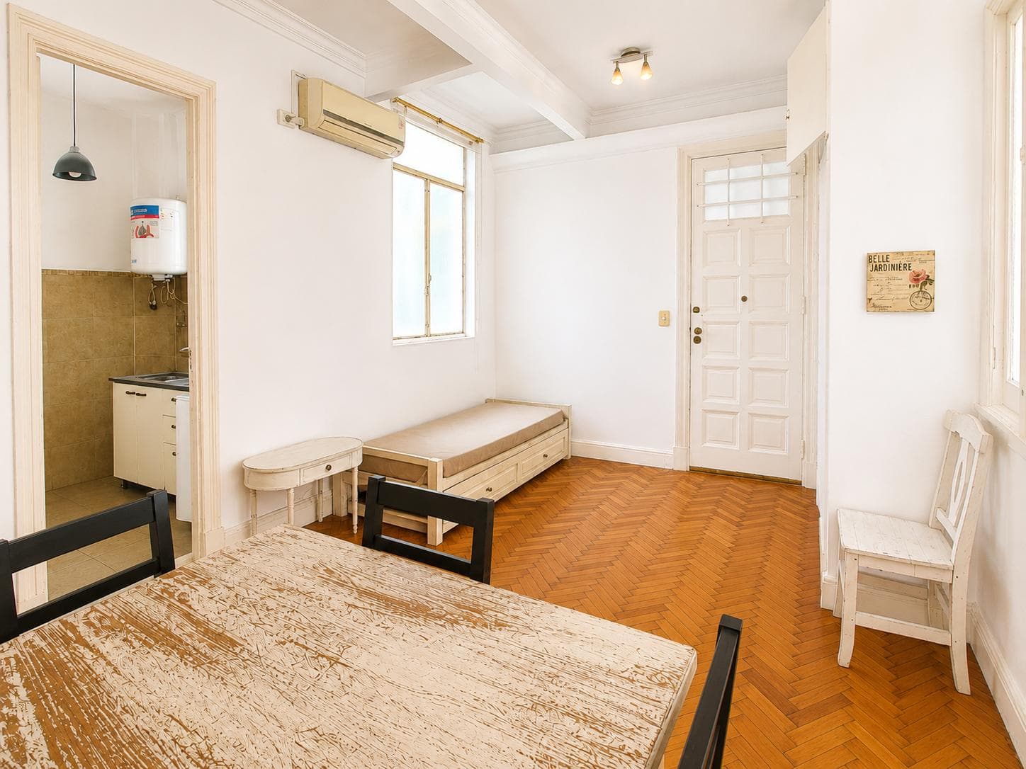 FOR SALE WITH RENTAL INCOME: Furnished 2-room apartment—IDEAL FOR INVESTORS!