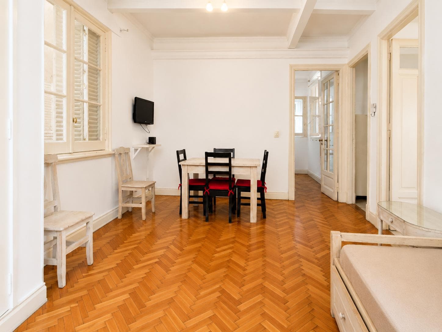 FOR SALE WITH RENTAL INCOME: Furnished 2-room apartment—IDEAL FOR INVESTORS!