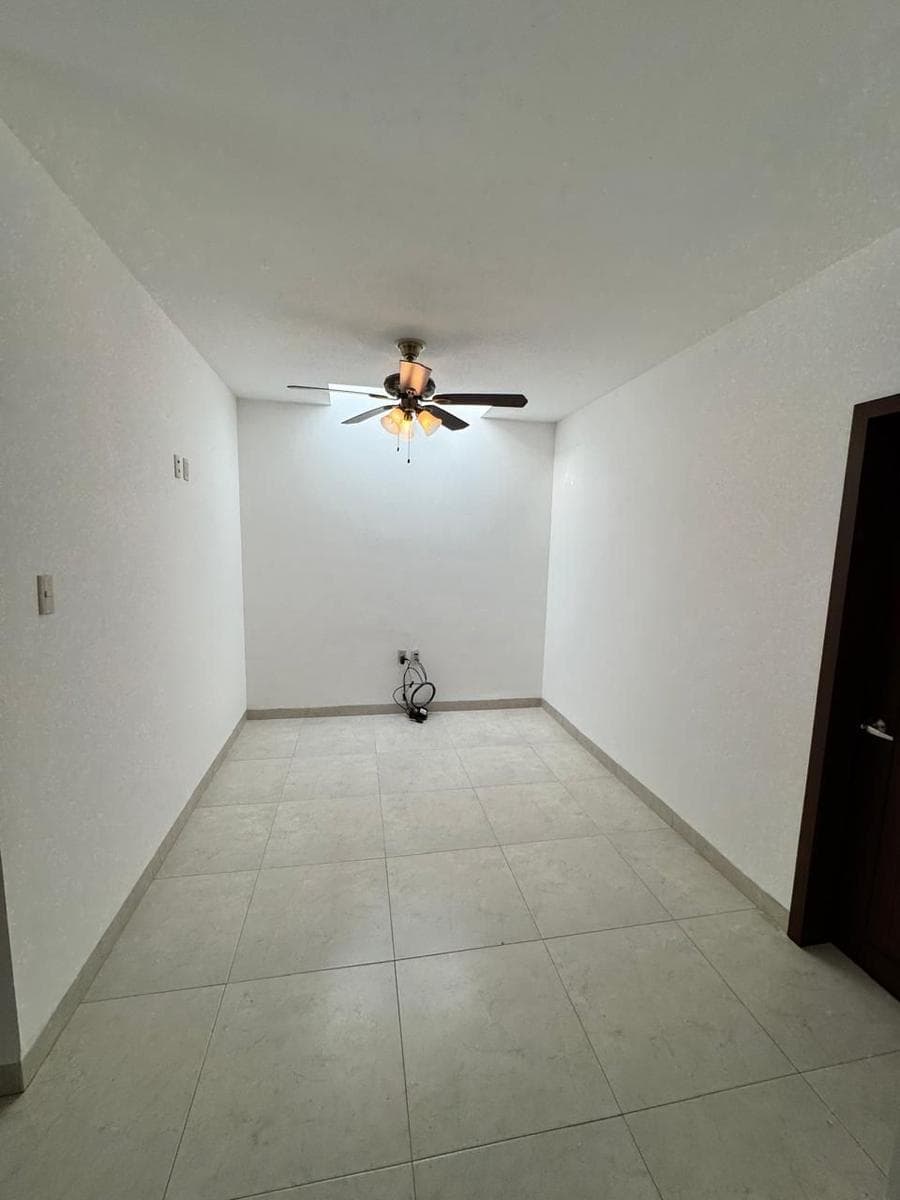 Casa con 3 Recámaras con baño, cuarto de servicio y cochera 2 autos en Santa Lucia