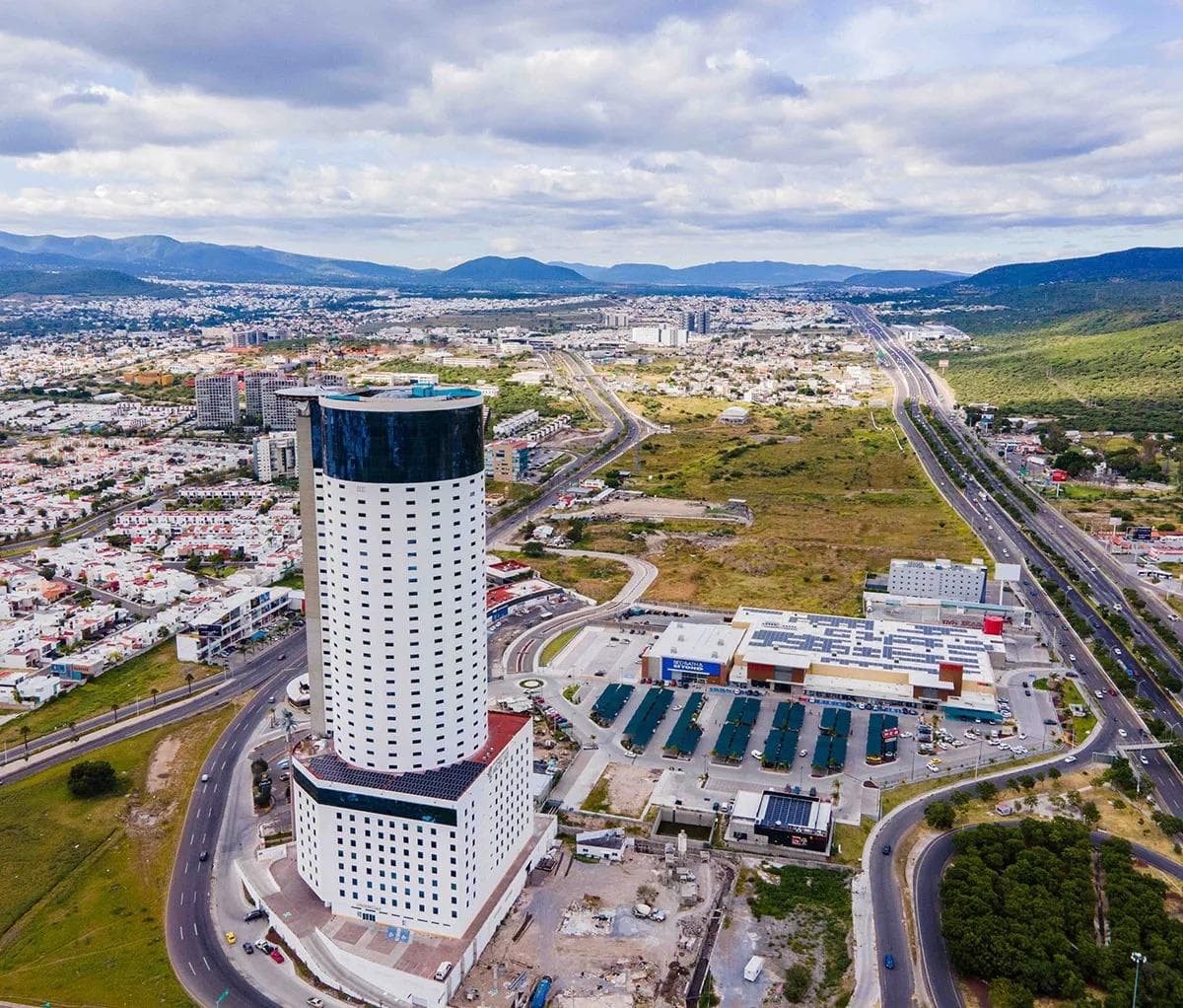 OFFICE SPACE FOR RENT IN THE MOSCATI BUILDING, JURIQUILLA, QRO.