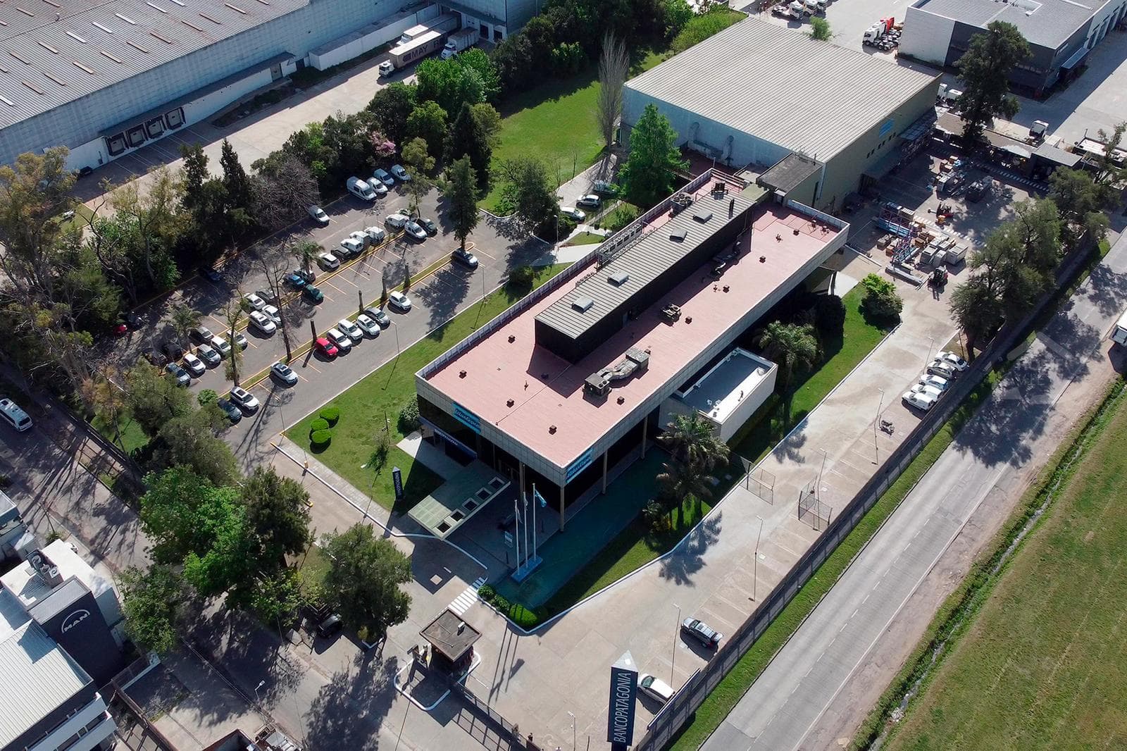 CORPORATE OFFICE ON PANAMERICANA AND HENRY FORD—FOR RENT