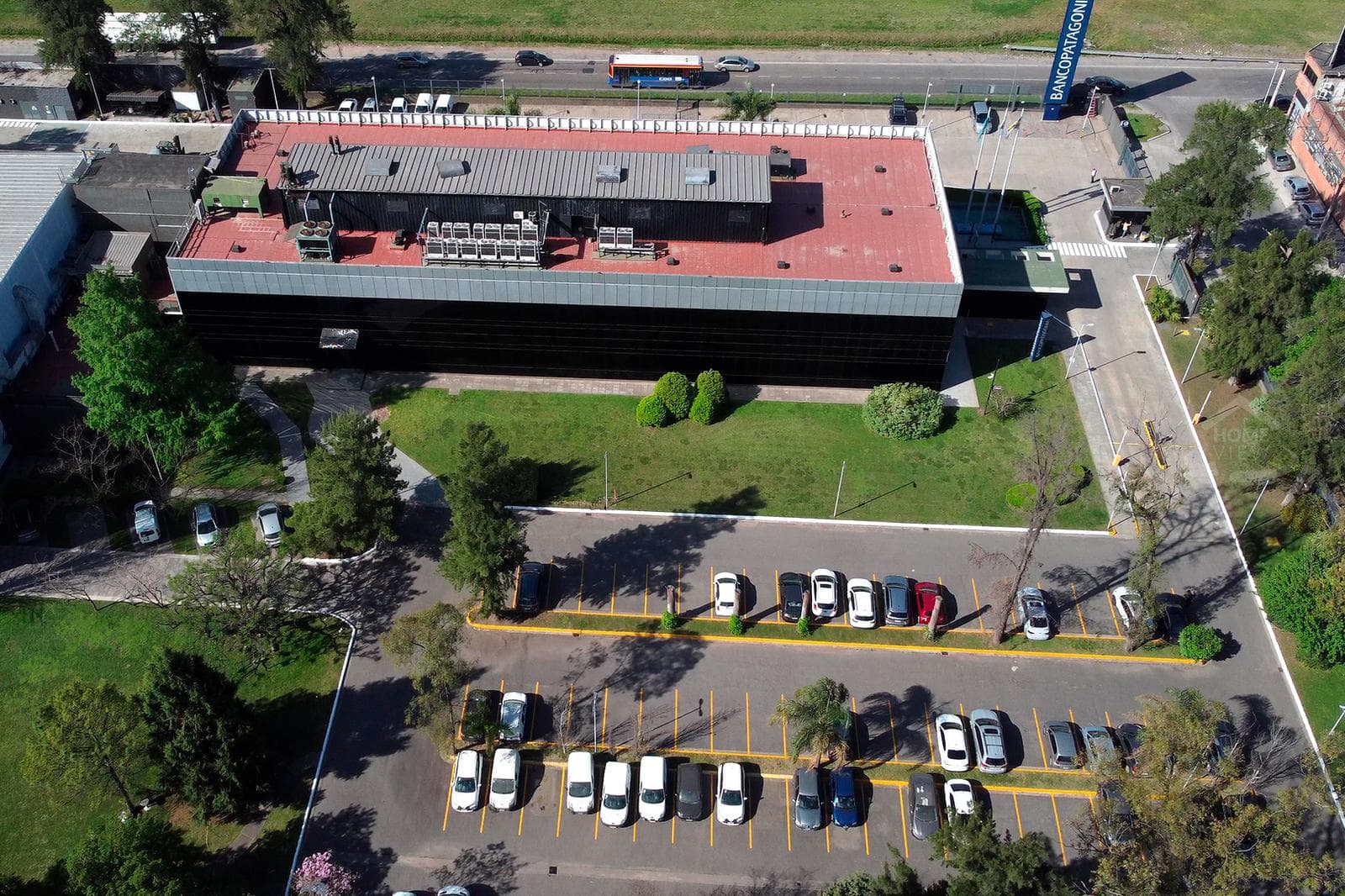 OFICINA CORPORATIVA EN PANAMERICANA Y HENRY FORD ALQUILER