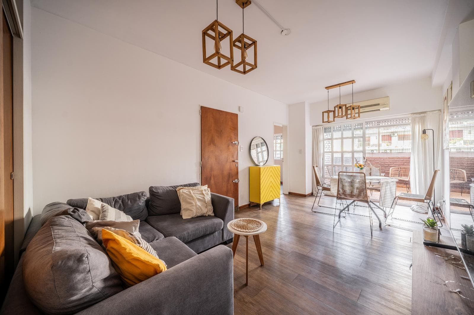 Apartment for Sale in Villa del Parque: 2-room, 1-bedroom, with balcony and terrace