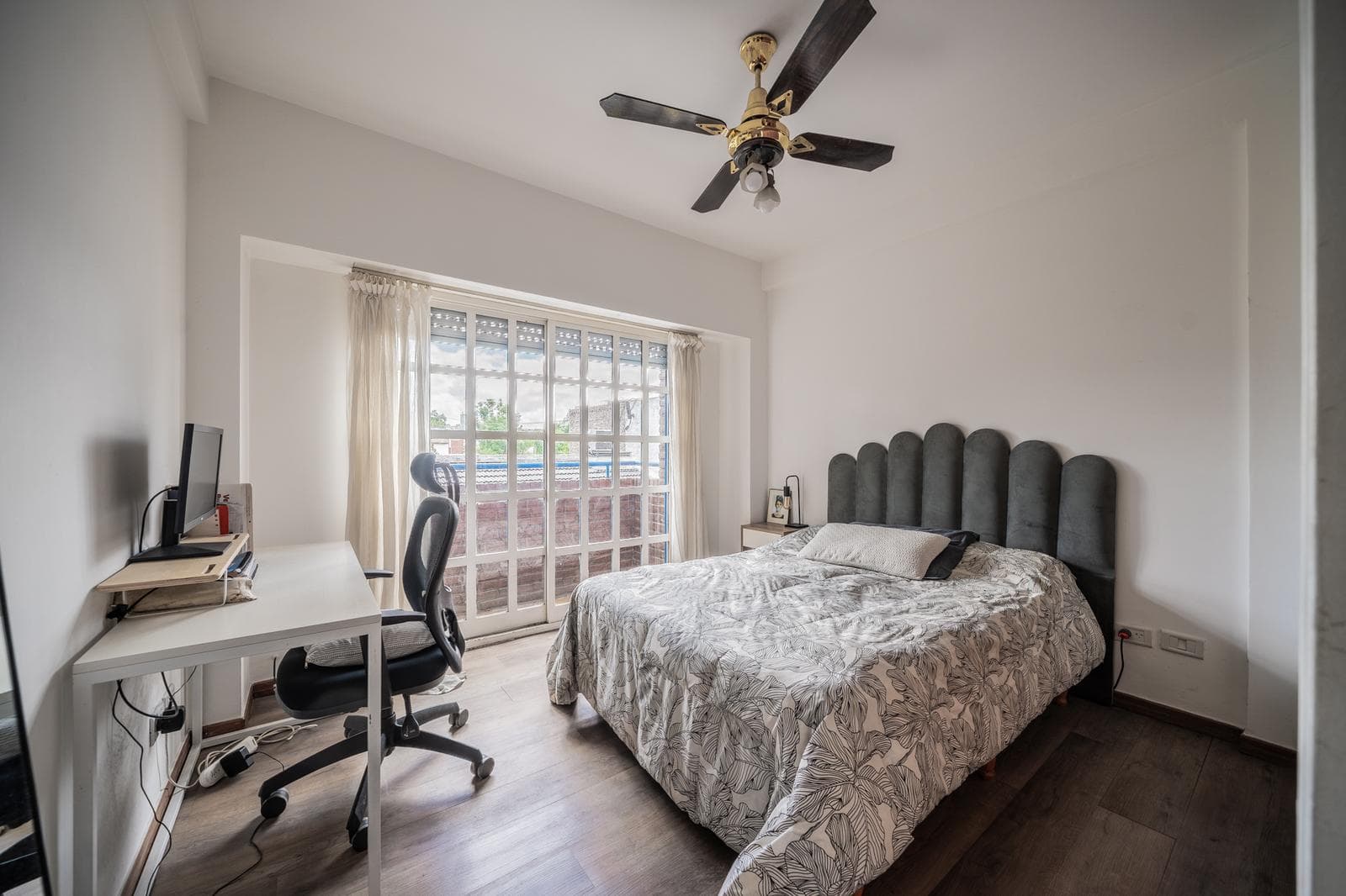 Apartment for Sale in Villa del Parque: 2-room, 1-bedroom, with balcony and terrace