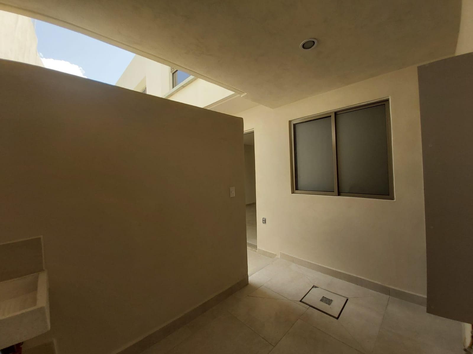 Casa con 3 Recámaras, Paneles Solares y Amenidades con Alberca en Lyrata