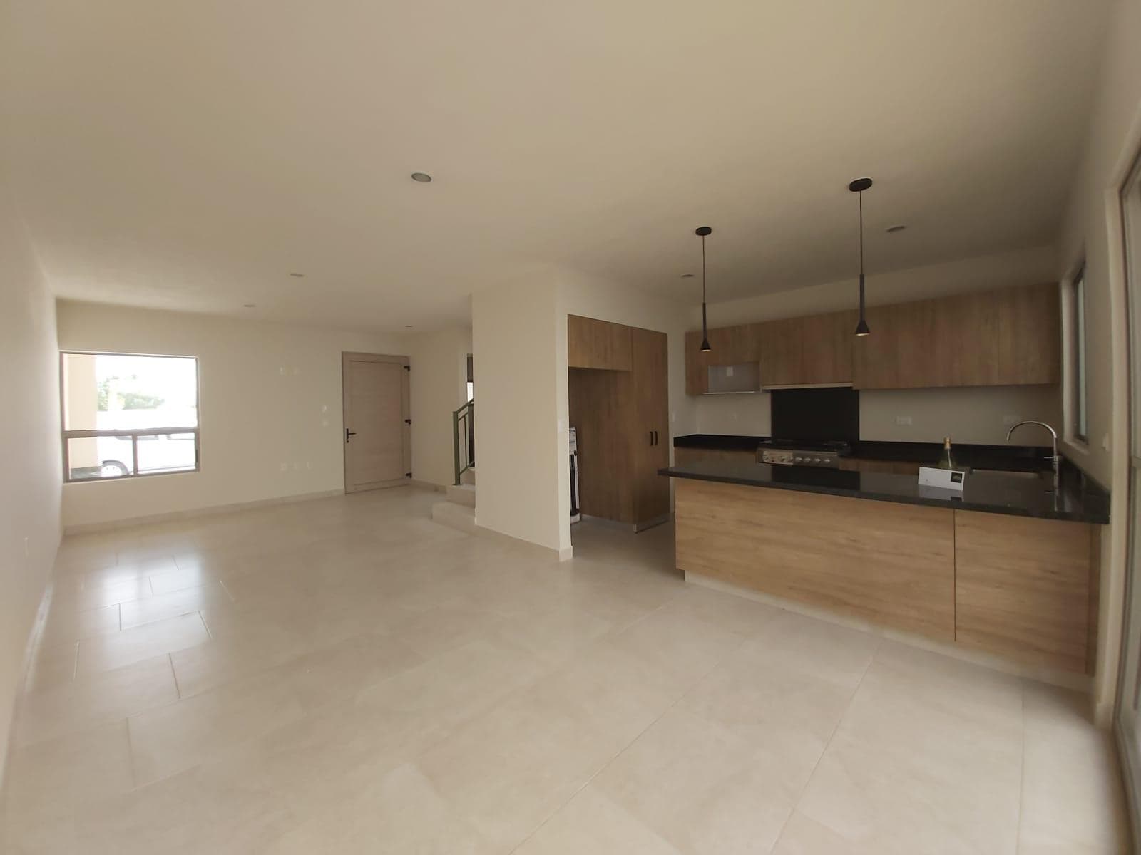 Casa con 3 Recámaras, Paneles Solares y Amenidades con Alberca en Lyrata