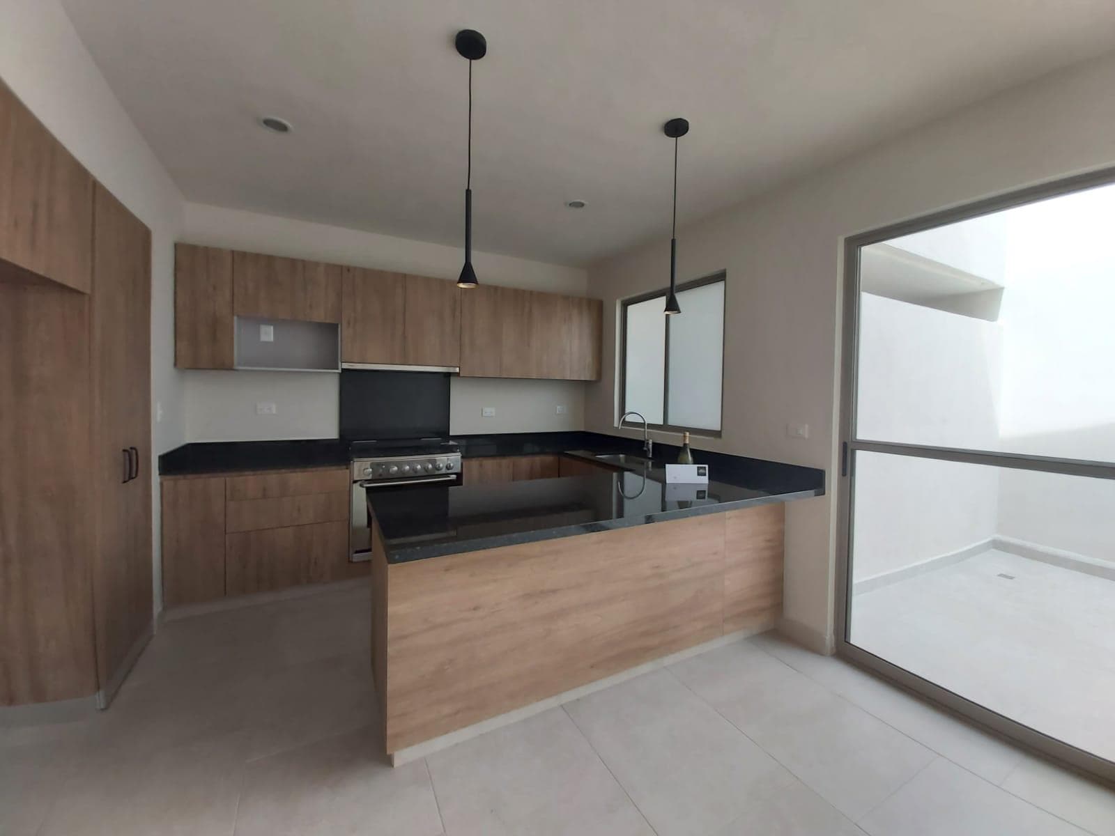Casa con 3 Recámaras, Paneles Solares y Amenidades con Alberca en Lyrata