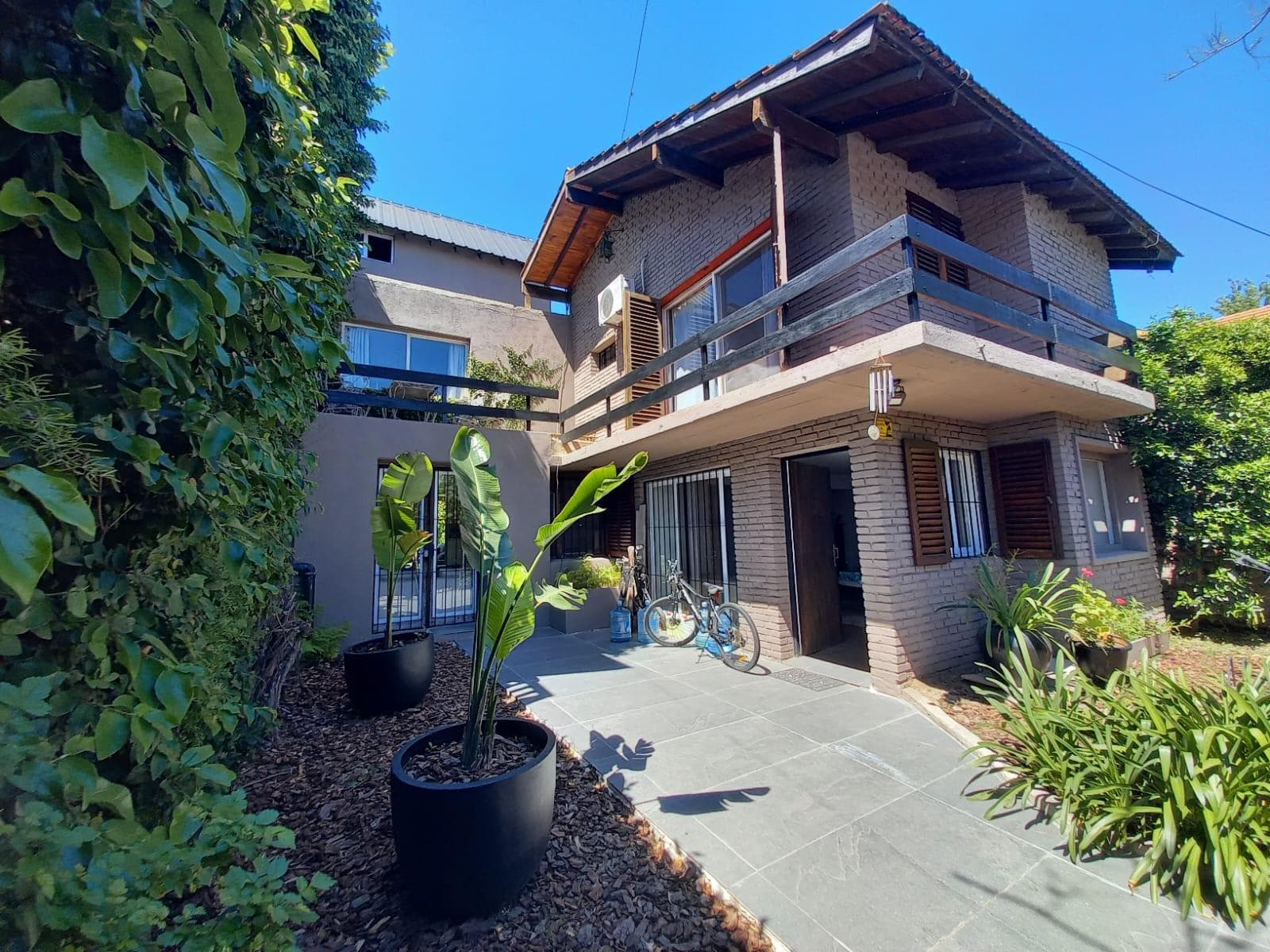 6-room house for sale with a garden and pool in San Isidro