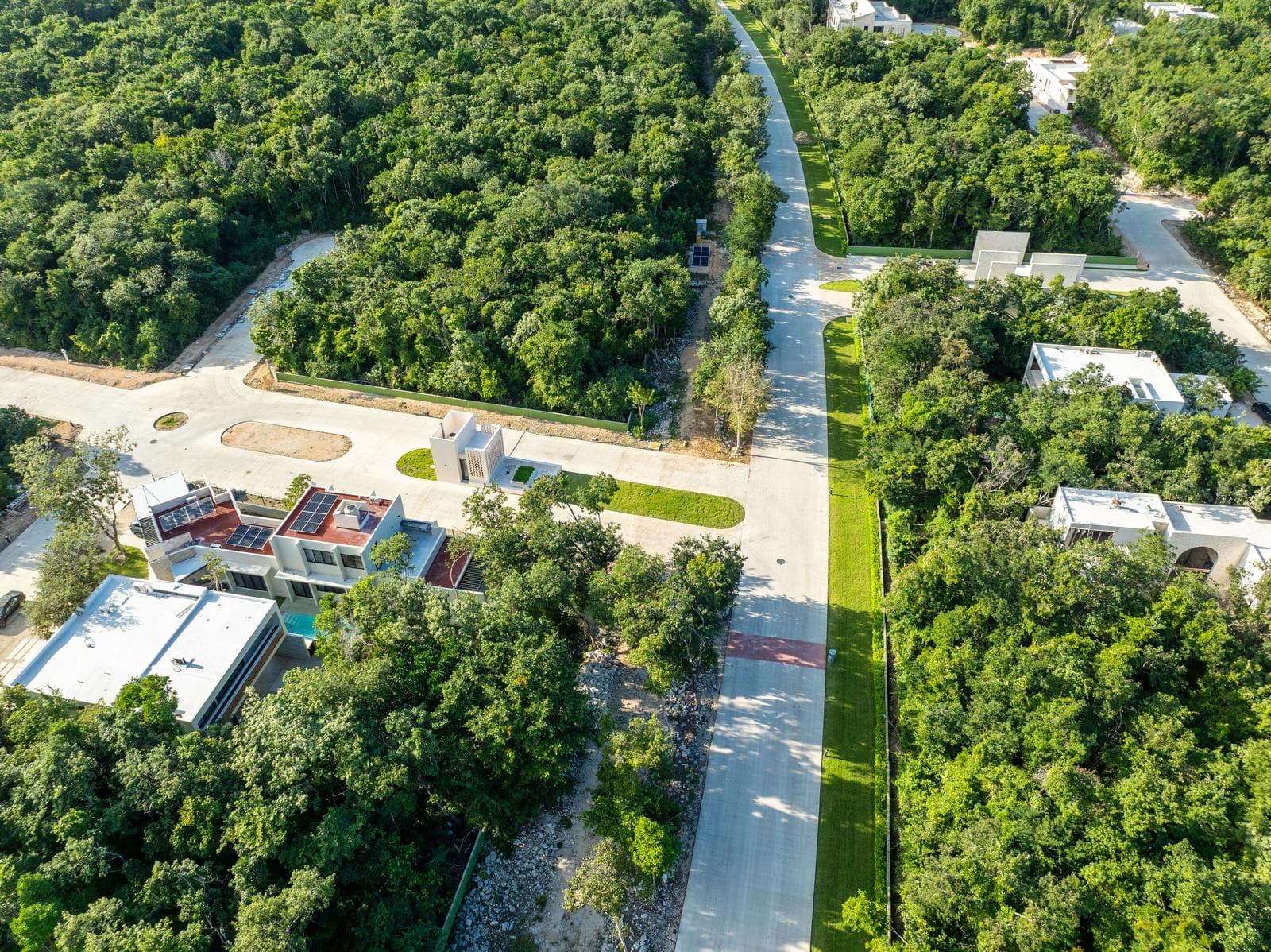 Arrecife: 600-square-meter lot for sale in a residential community with amenities, near the beaches of Xpuha