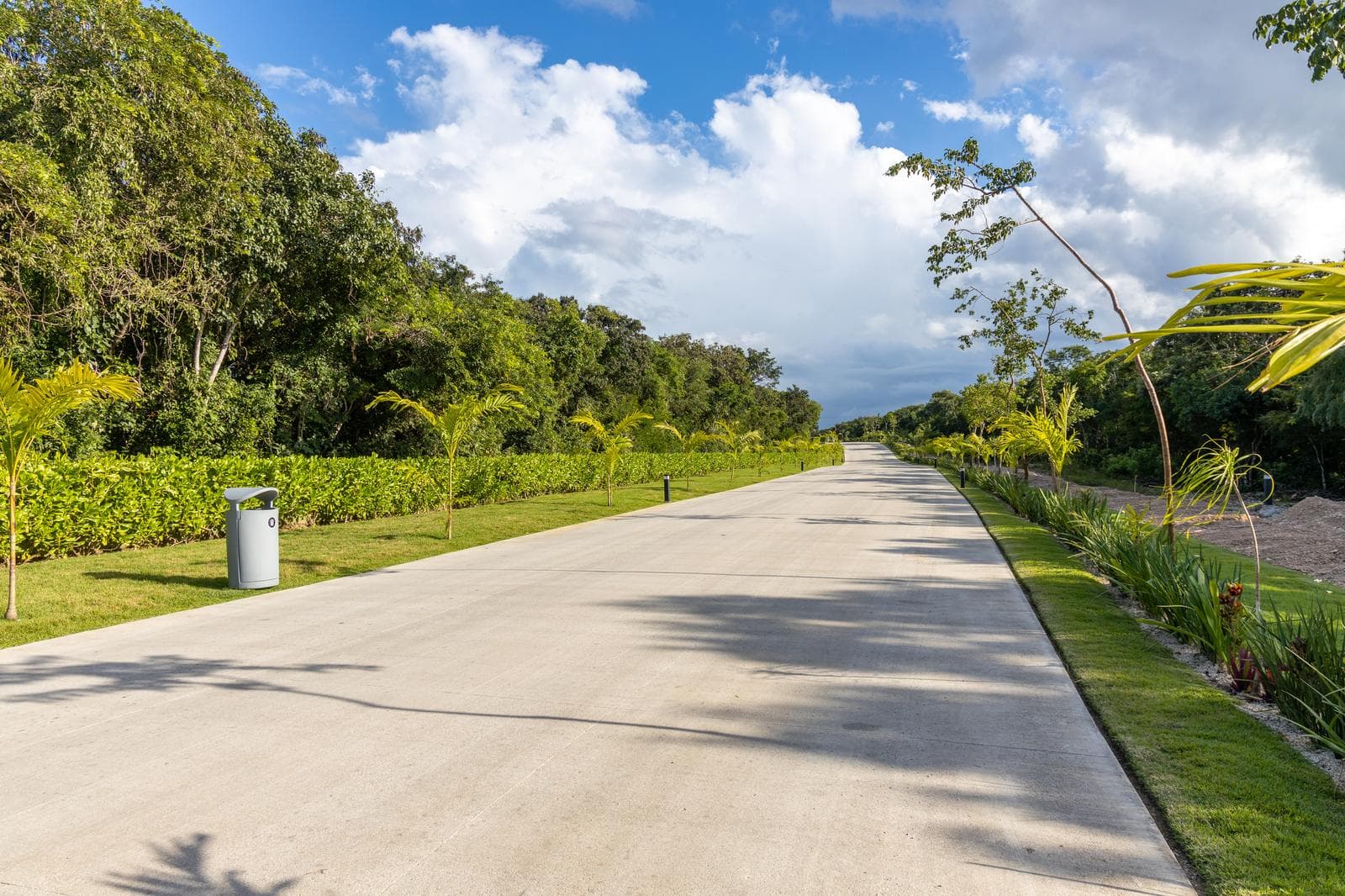 Arrecife: 600-square-meter lot for sale in a residential community with amenities, near the beaches of Xpuha