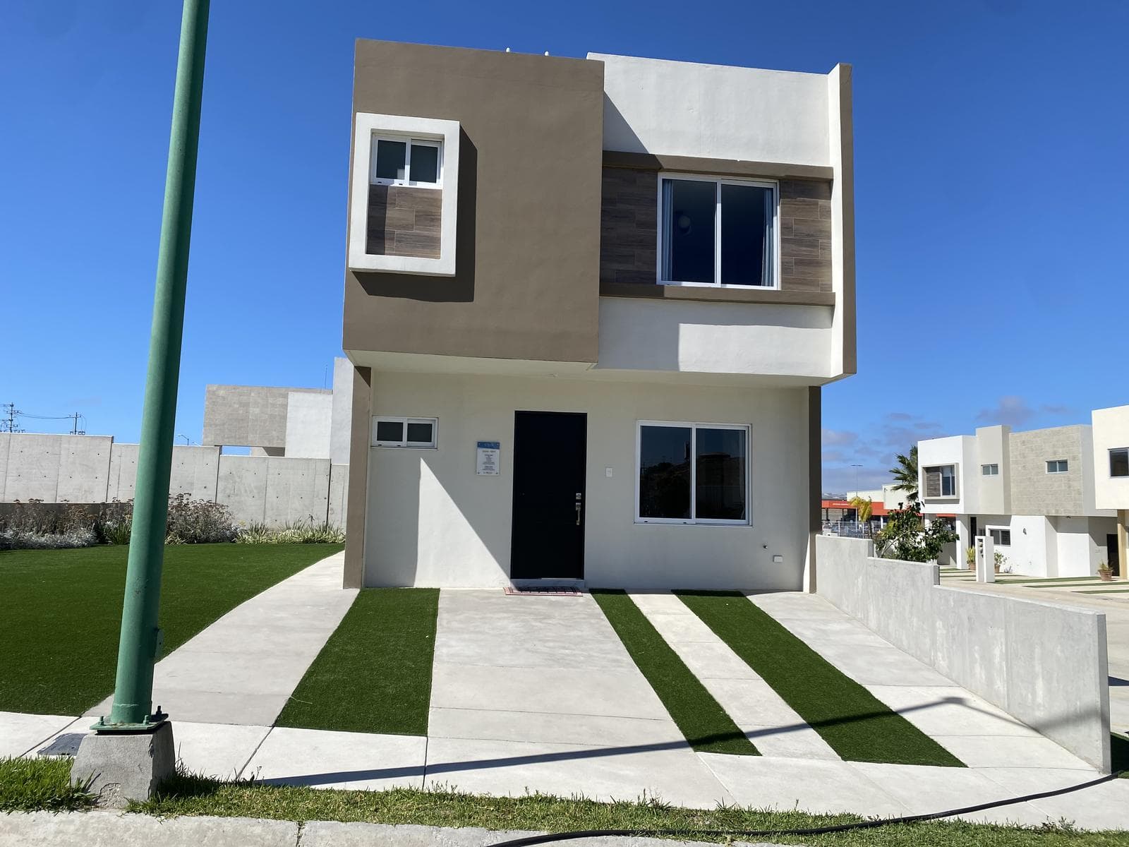 HOUSE FOR SALE IN TOSAS, ZAIRA MODEL, AT THE ENTRANCE TO SANTA FE, BEHIND PLAZA PAJARITA, 25 MINUTES FROM THE SAN YSIDRO LINE