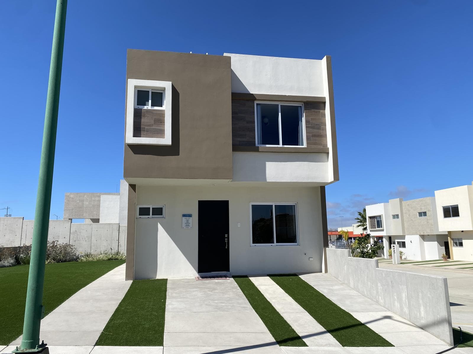 HOUSE FOR SALE IN TOSAS, ZAIRA MODEL, AT THE ENTRANCE TO SANTA FE, BEHIND PLAZA PAJARITA, 25 MINUTES FROM THE SAN YSIDRO LINE