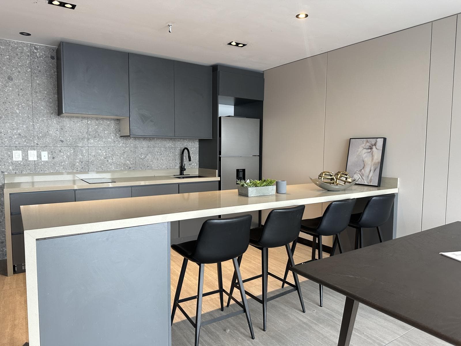 Pre-sale Apartments on Av. Revolución, Just 5 Minutes from the San Ysidro Line