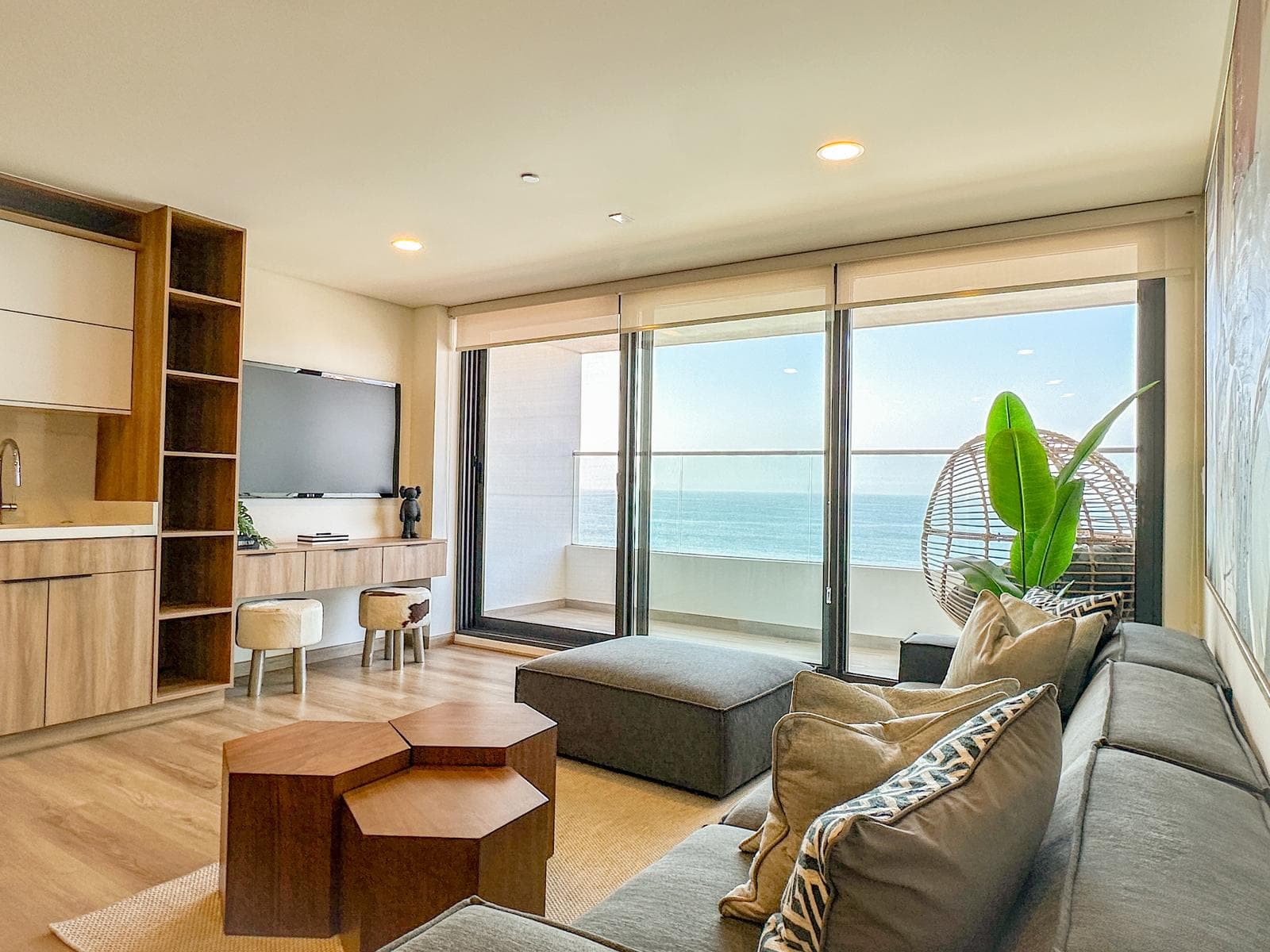 APARTMENTS FOR SALE, MAR DE CALAFIA, ROSARITO BEACHES—Oceanfront, 30 Minutes from the San Ysidro Border Crossing