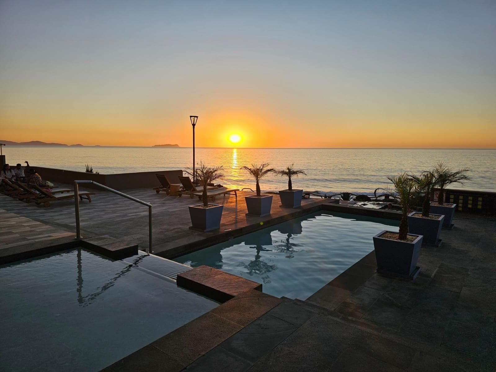 SEMI-FURNISHED PENTHOUSE FOR SALE IN THE COSTA DE ORO NEIGHBORHOOD, PLAYAS DE TIJUANA, B.C.