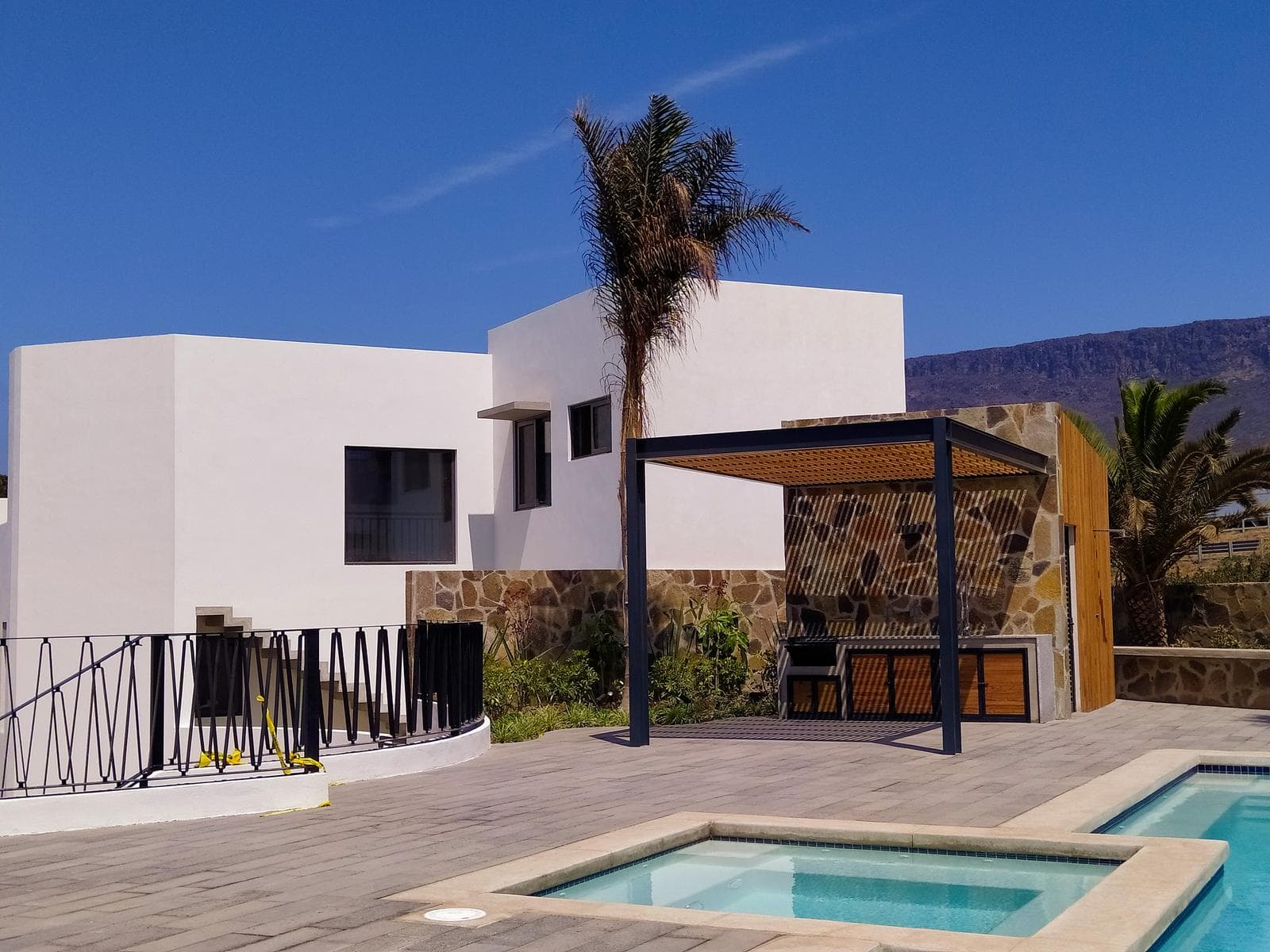 HOMES FOR SALE IN PIRAMIDES DEL MAR, ROSARITO—BEACHFRONT