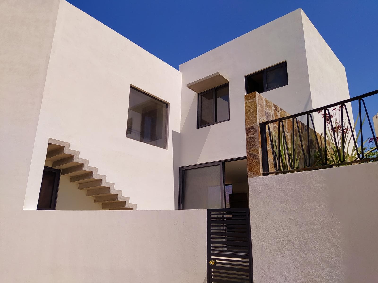 HOMES FOR SALE IN PIRAMIDES DEL MAR, ROSARITO—BEACHFRONT