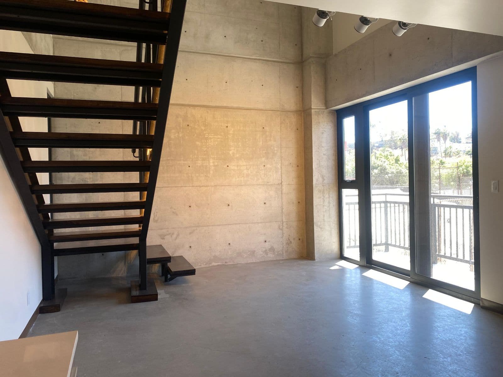 APARTMENTS FOR RENT ON VIA MADERO, ONE BLOCK FROM AVENIDA REVOLUCIÓN, DOWNTOWN AREA, 10 MINUTES FROM THE SAN YSIDRO LINE, TIJUANA
