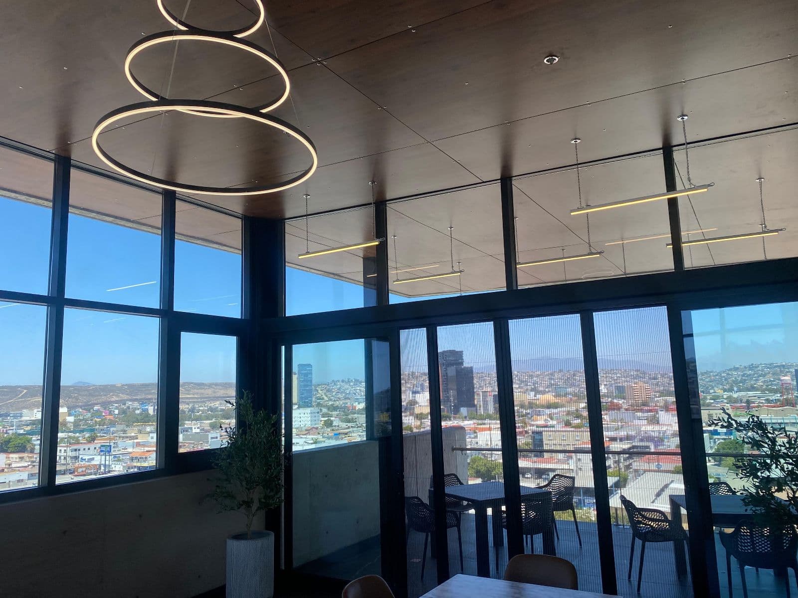 APARTMENTS FOR RENT ON VIA MADERO, ONE BLOCK FROM AVENIDA REVOLUCIÓN, DOWNTOWN AREA, 10 MINUTES FROM THE SAN YSIDRO LINE, TIJUANA