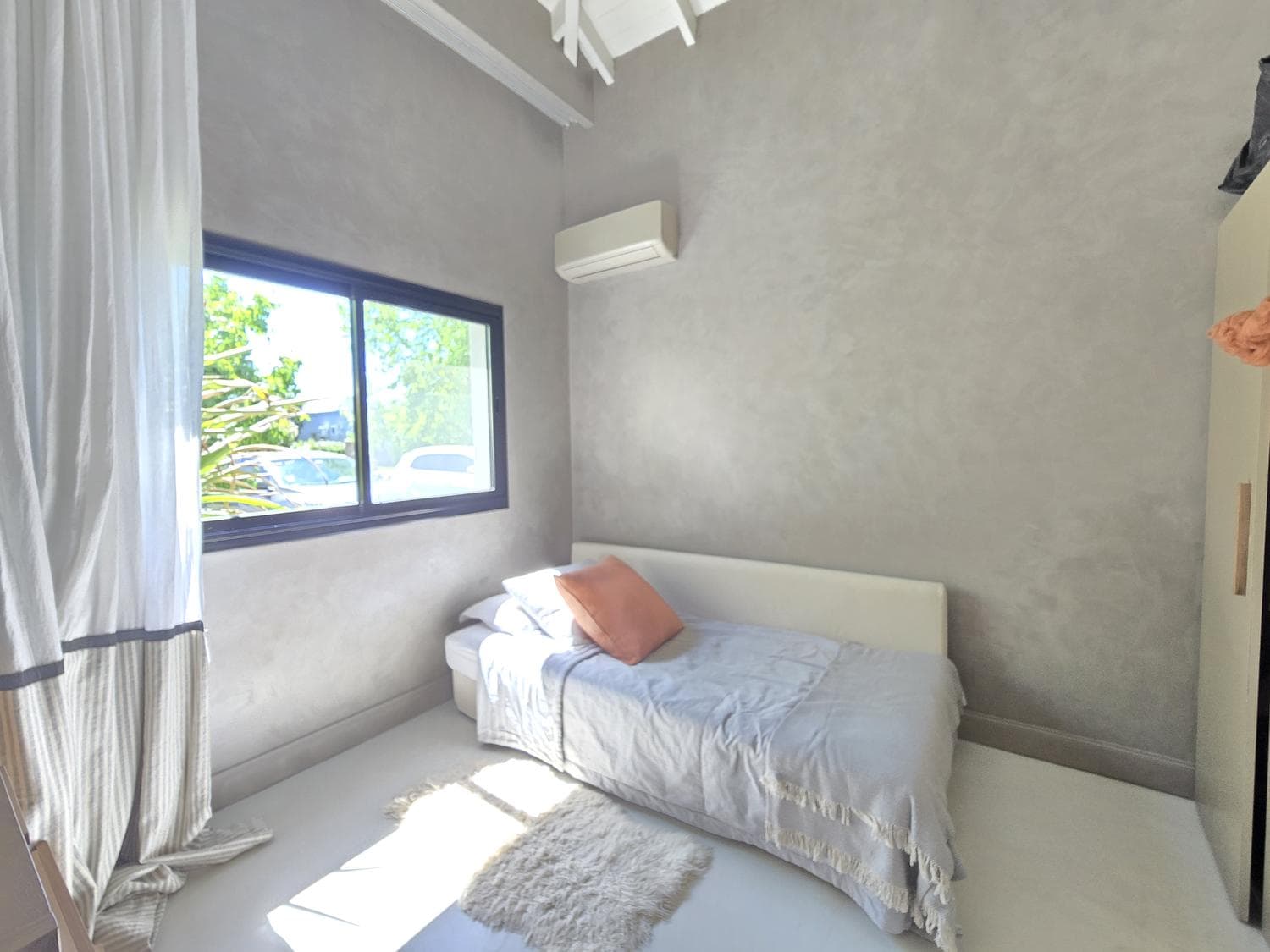 House in Las Liebres, 3 bedrooms, with a yard and pool, available for short-term rent