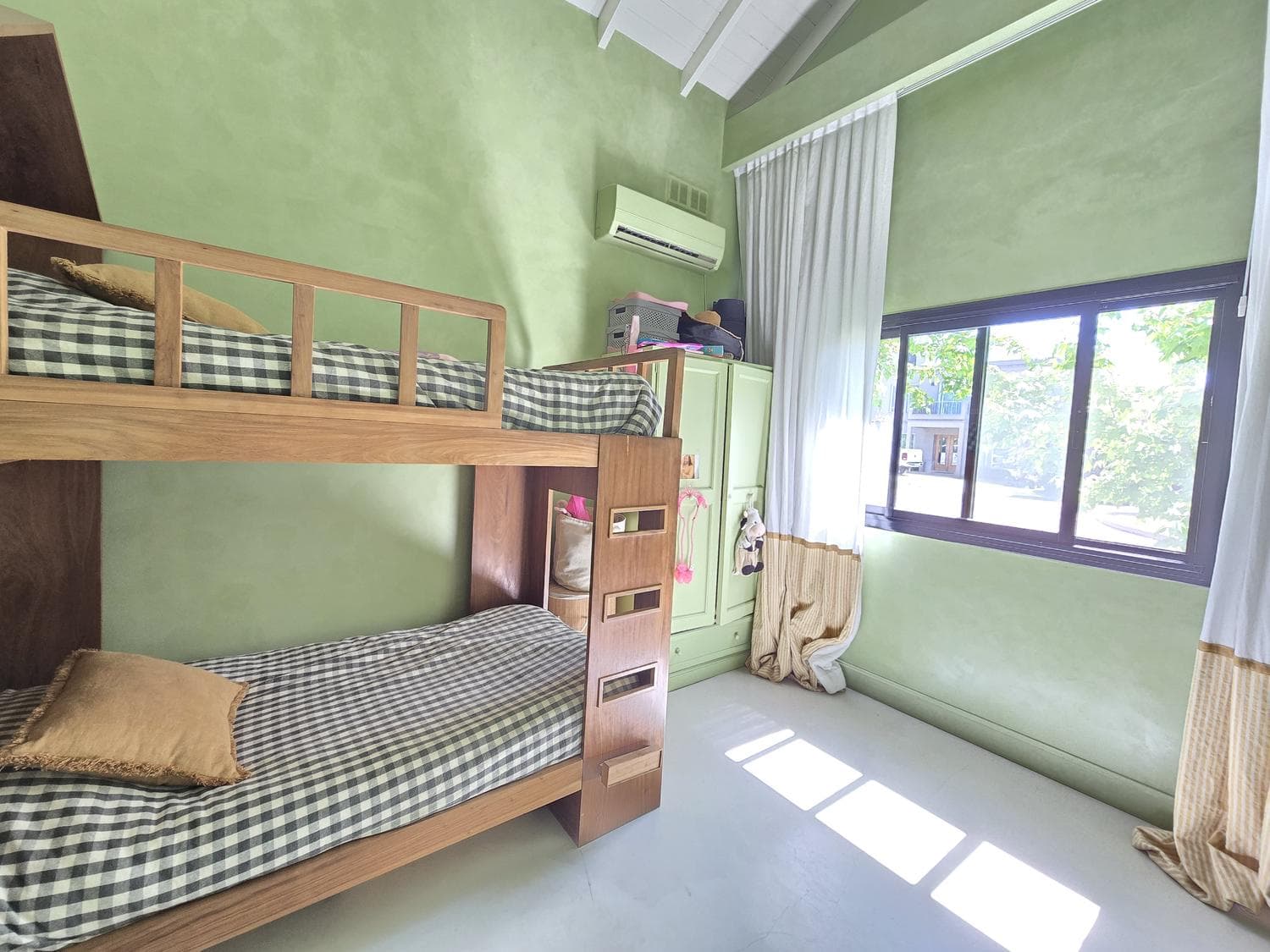 House in Las Liebres, 3 bedrooms, with a yard and pool, available for short-term rent
