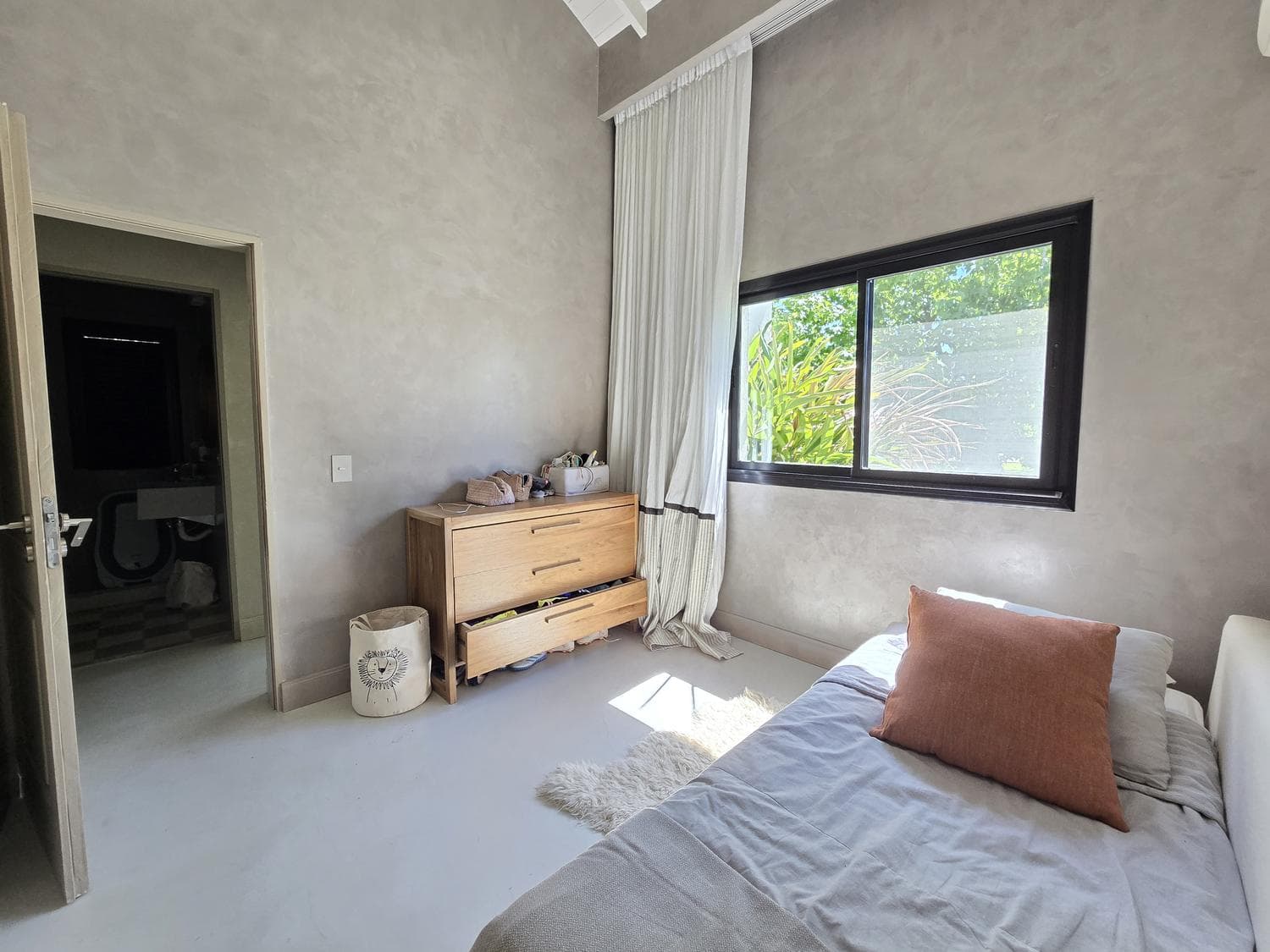 House in Las Liebres, 3 bedrooms, with a yard and pool, available for short-term rent