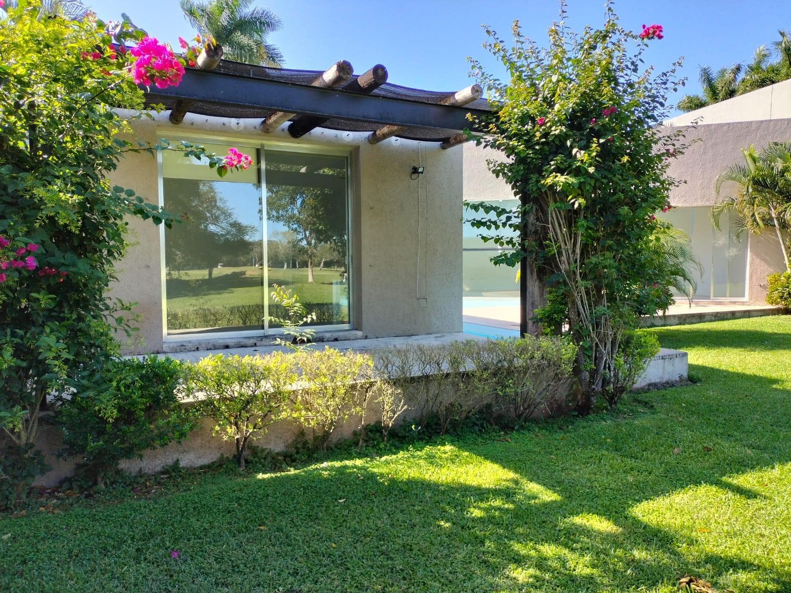 Single-Story Residence Across from the Golf Course at La Ceiba Golf Club