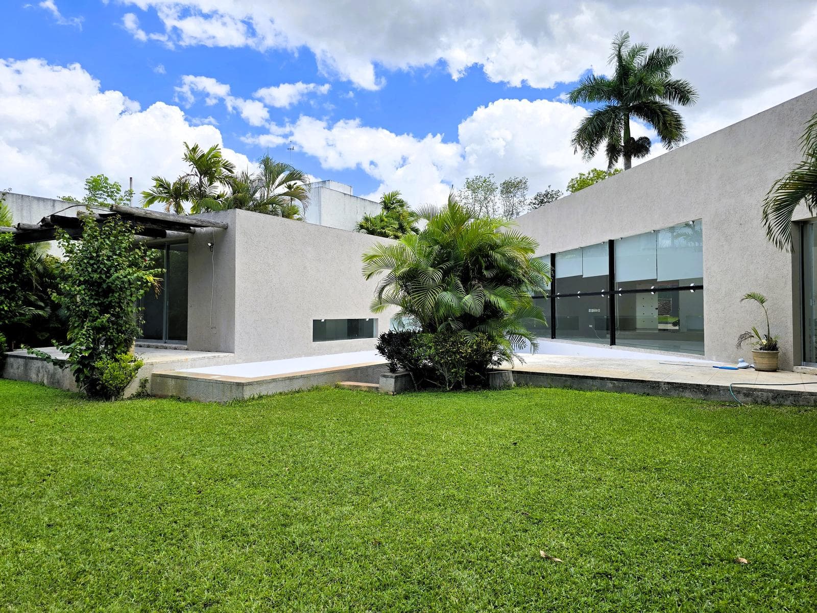Single-Story Residence Across from the Golf Course at La Ceiba Golf Club