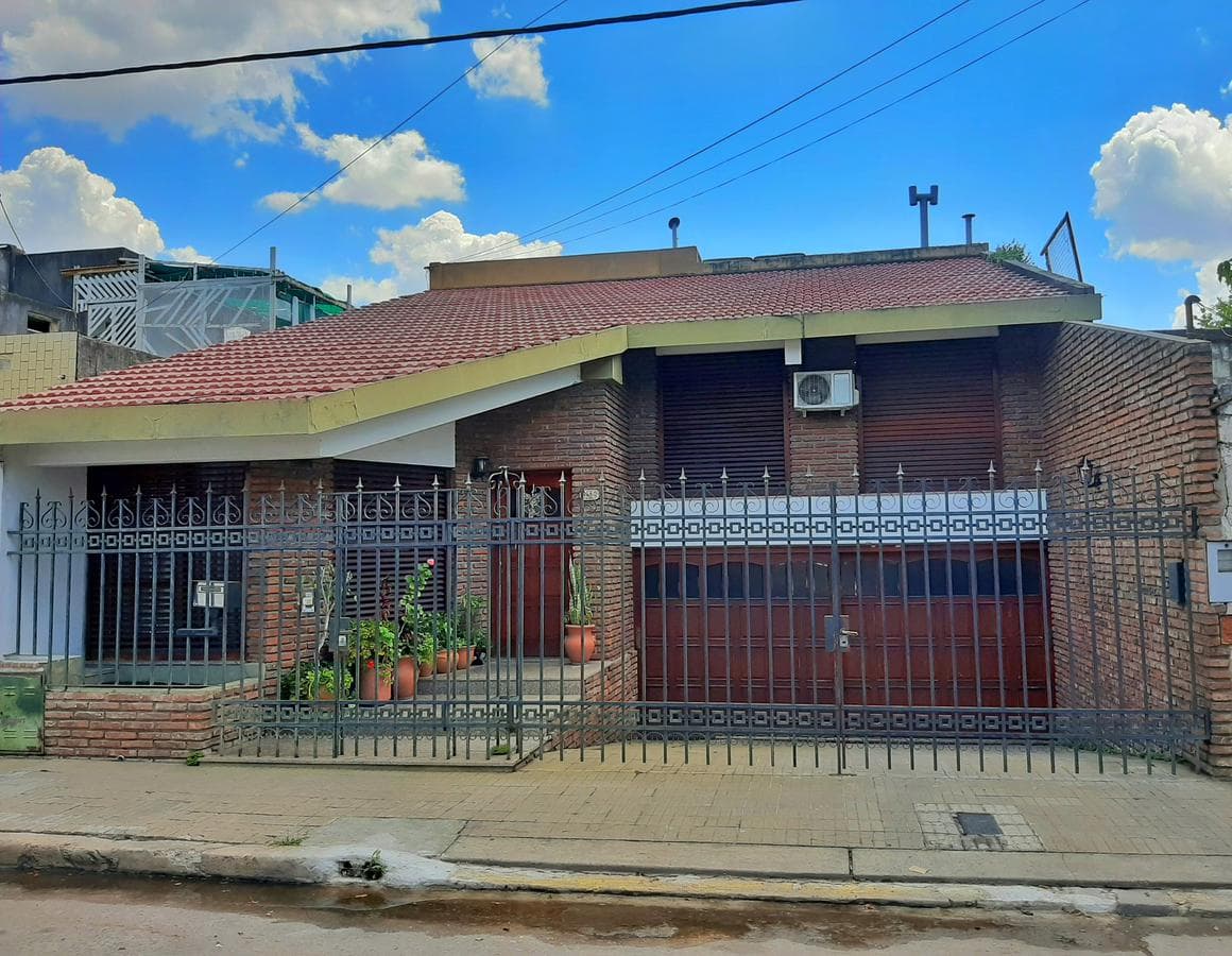 3-bedroom house - La Guardia, southern area.