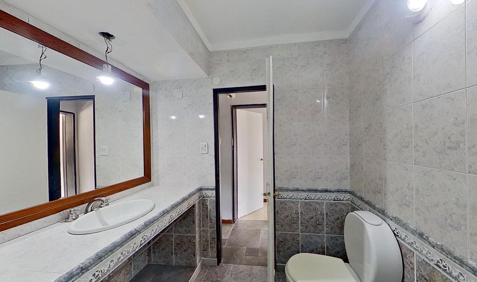 For sale: house with 4 bedrooms and a pool in Burzaco, financing available.